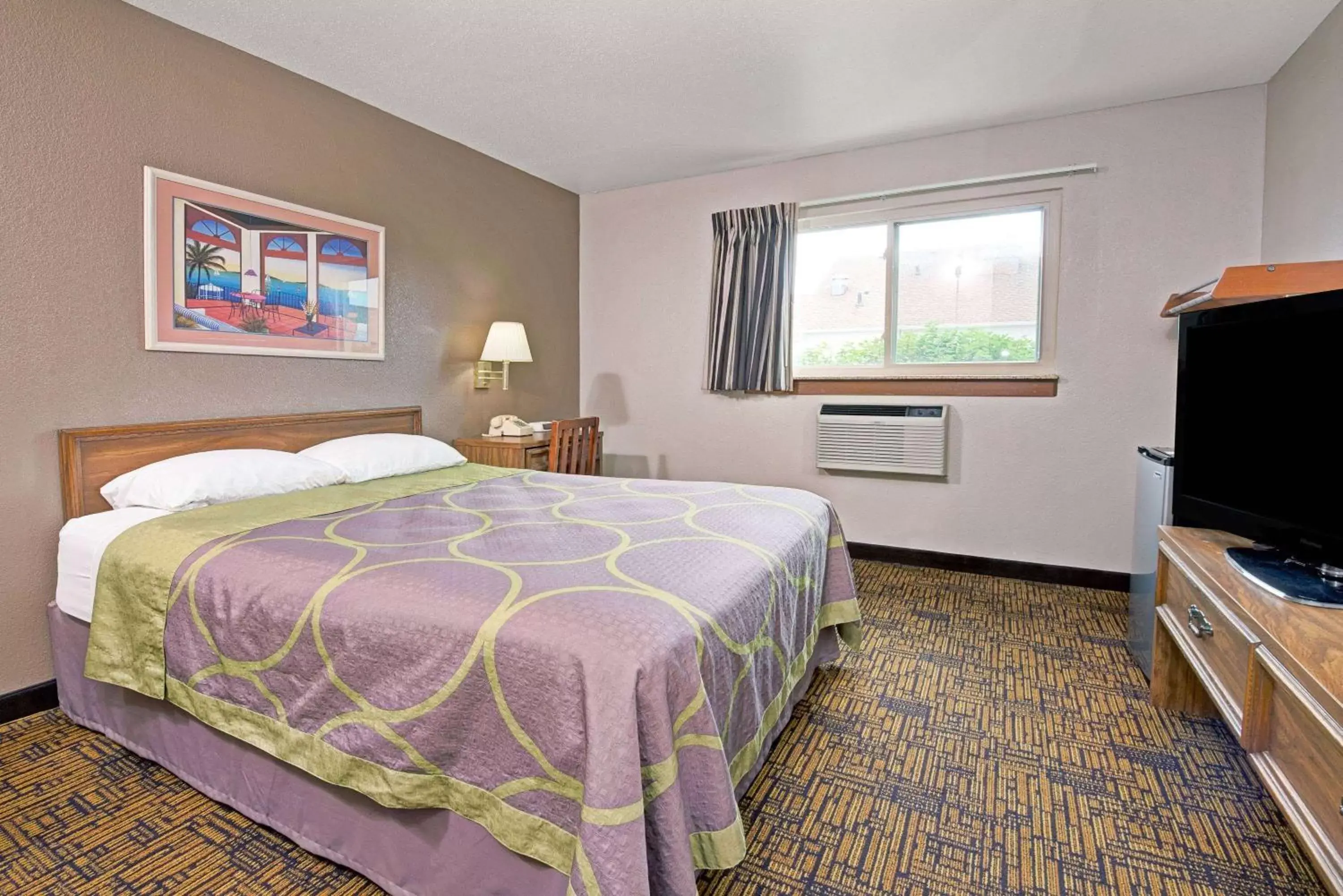 Photo of the whole room, Bed in Super 8 by Wyndham Indianapolis Emerson