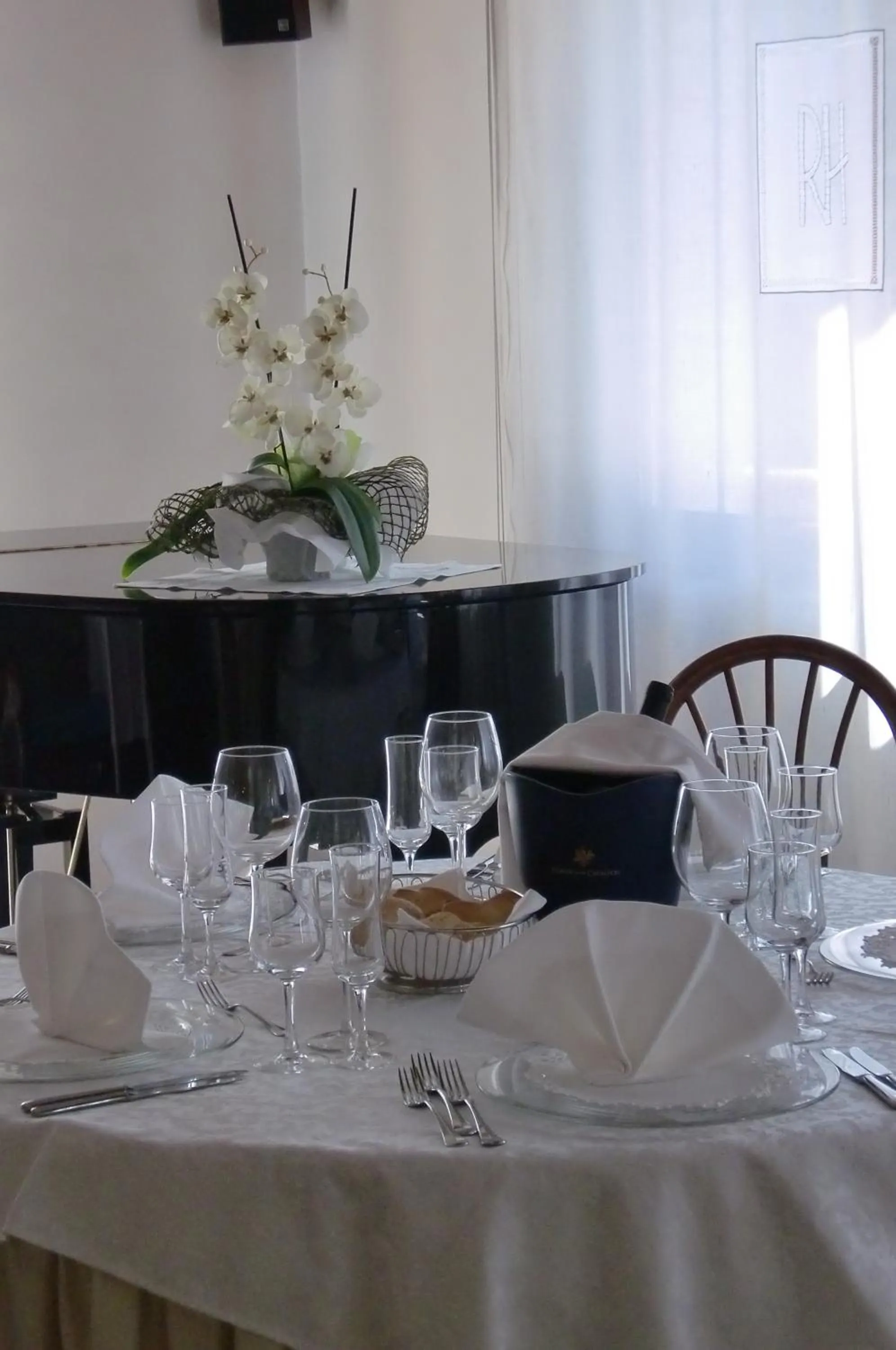 Restaurant/places to eat in Rometta Hotel