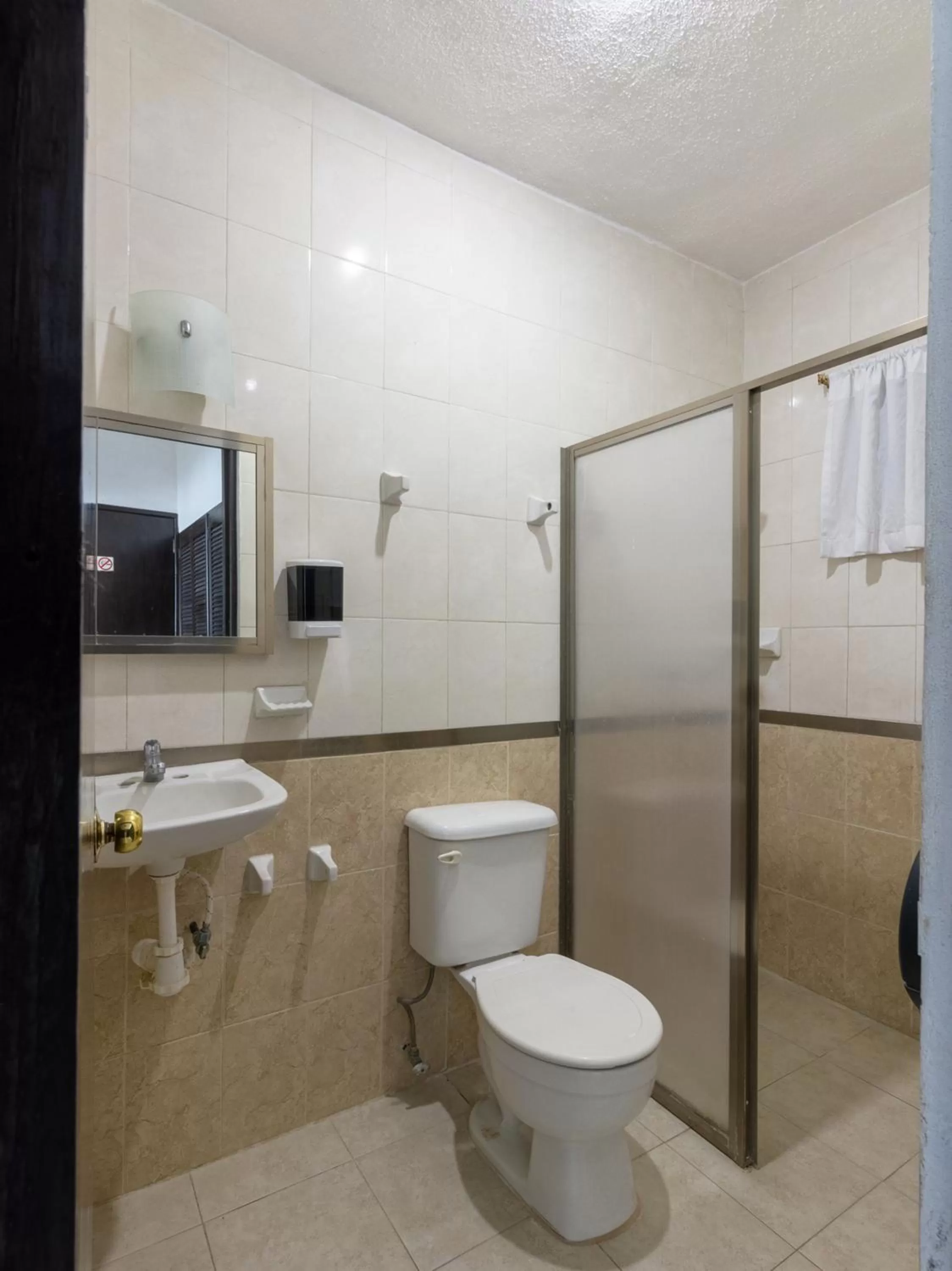 Bathroom in OYO Hotel Puesta del Sol, Santa Ana, Campeche