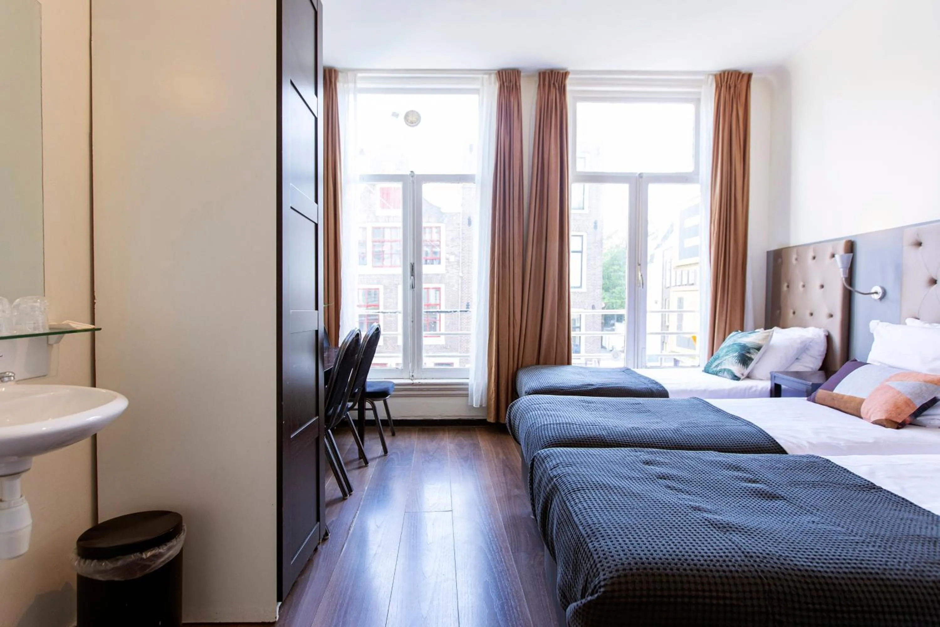 Photo of the whole room, Bed in Quentin Arrive Hotel