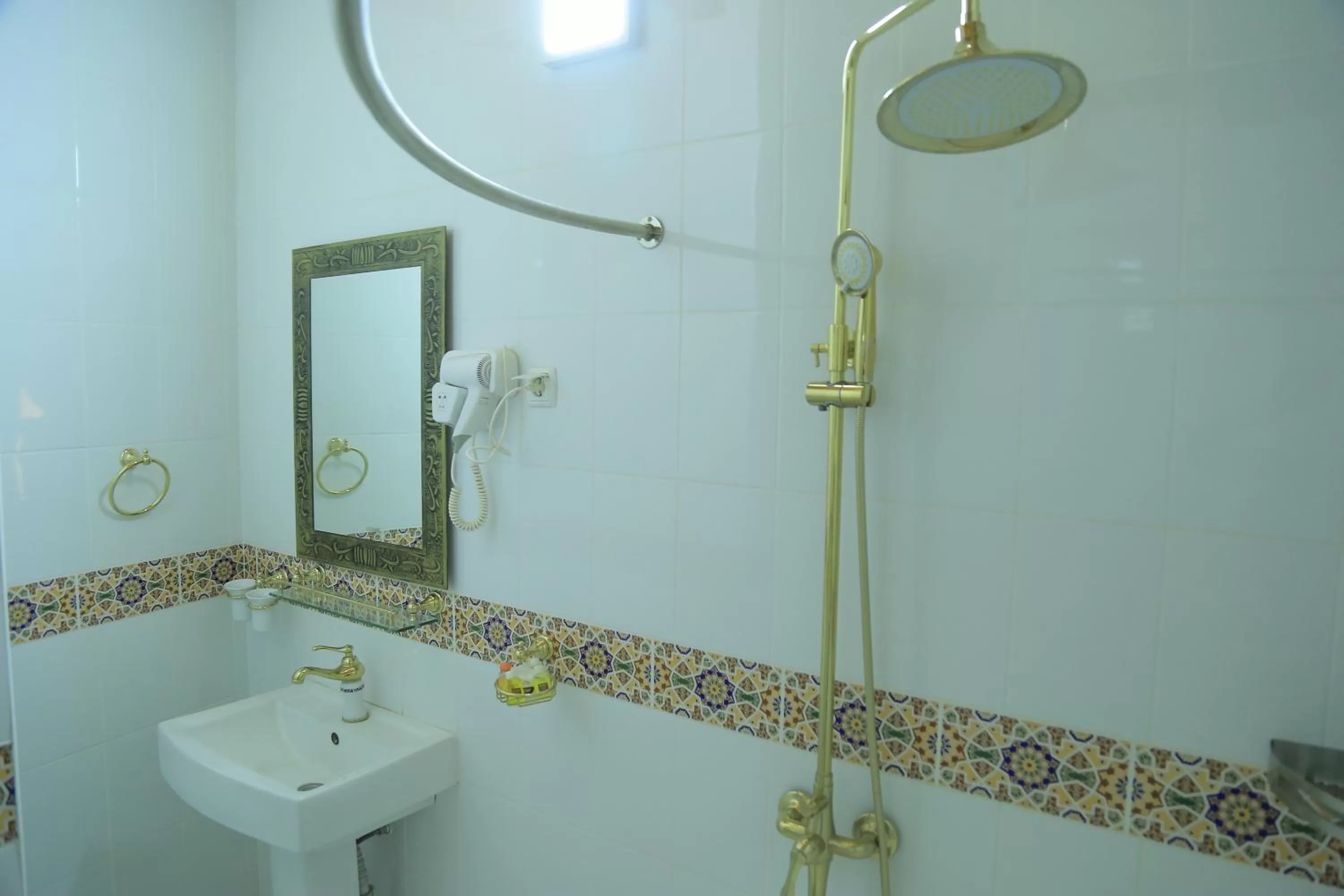 Shower in As-Salam Boutique Hotel