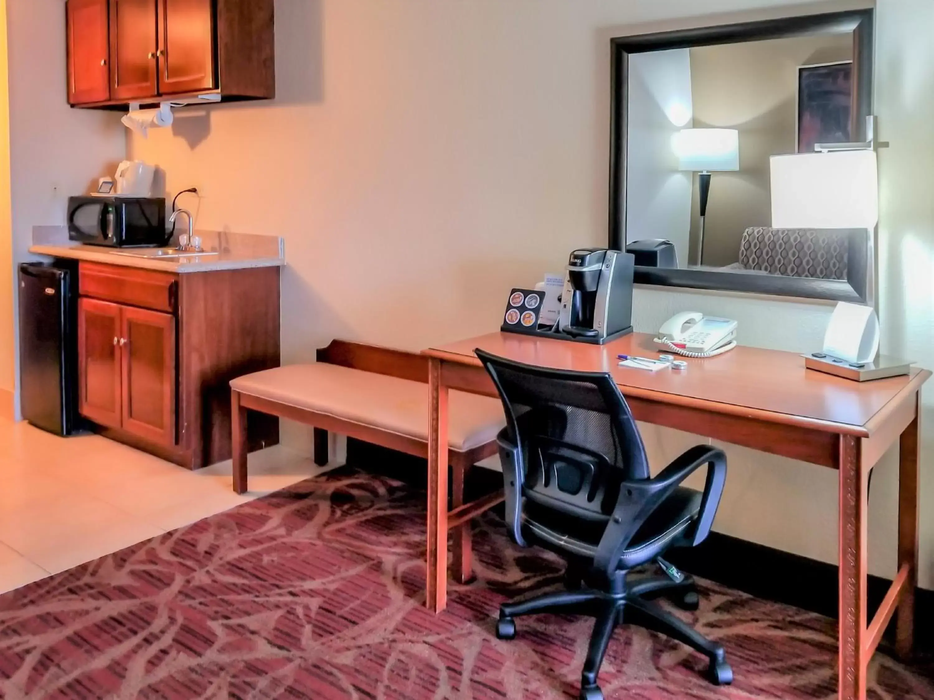 Photo of the whole room, Kitchen/Kitchenette in Holiday Inn Express Hotel & Suites Orange City - Deltona, an IHG Hotel