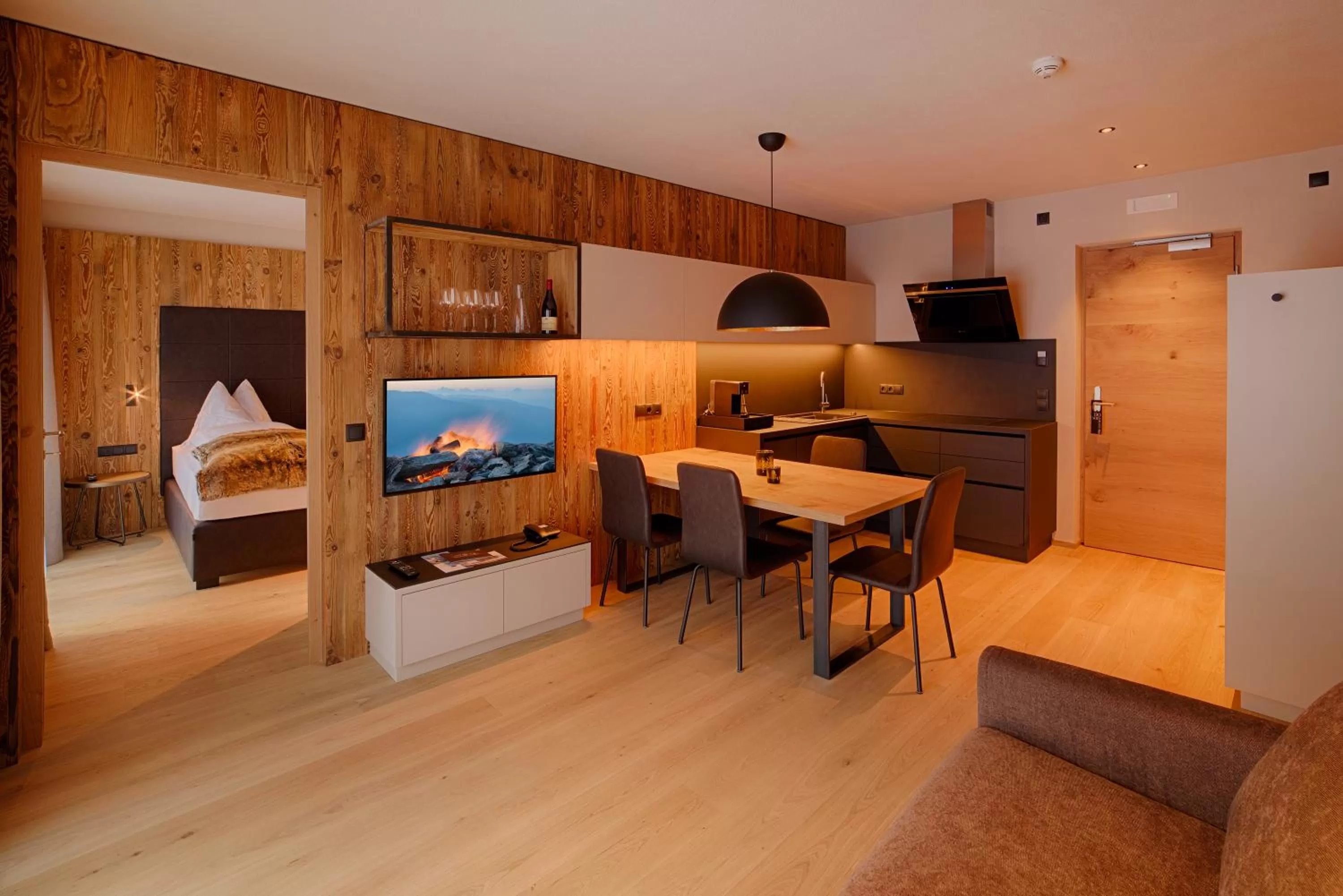 Kitchen or kitchenette, Bed in K1 Mountain Chalet - Luxury Apartements