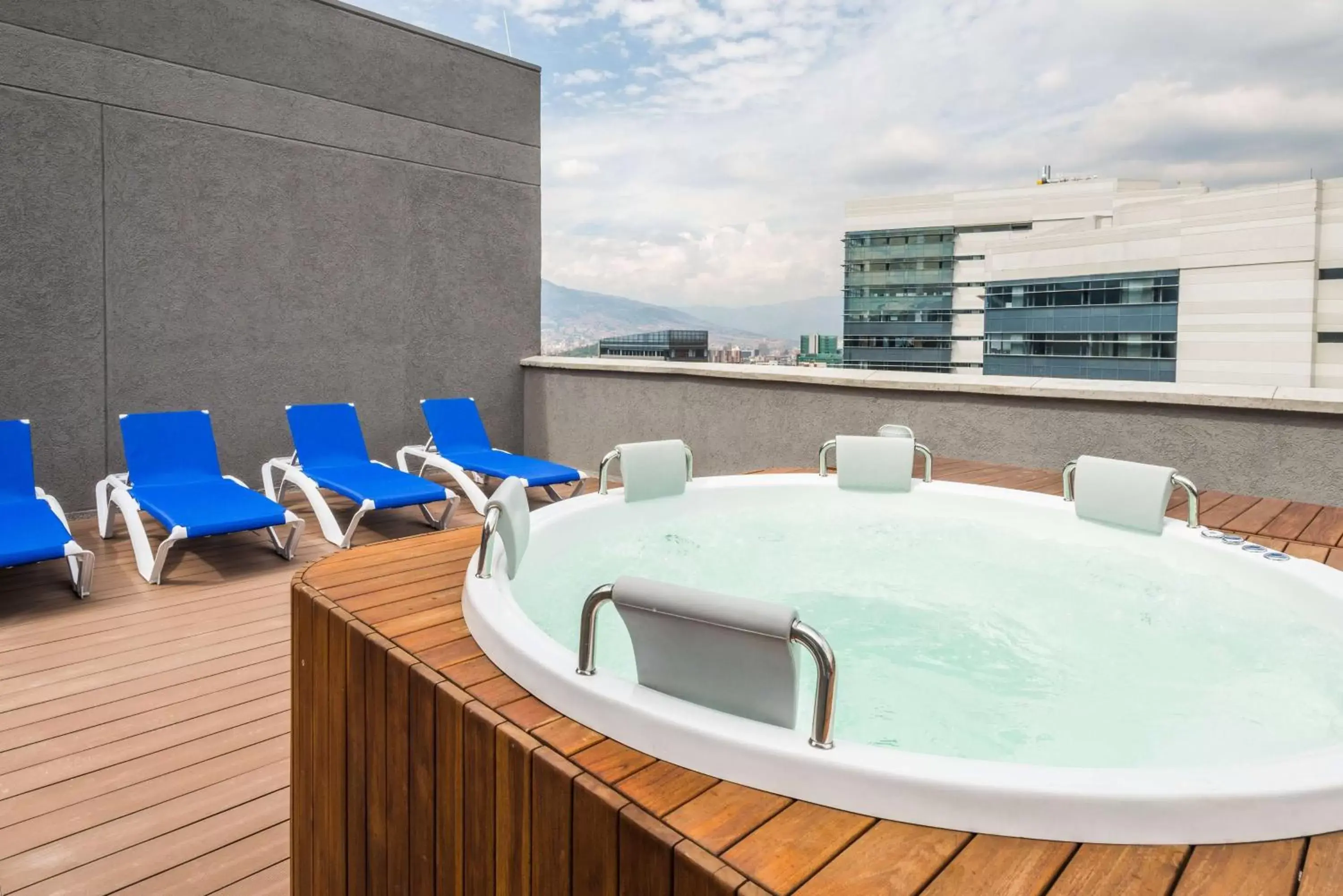 Pool view, Spa/Wellness in Hampton by Hilton Medellin