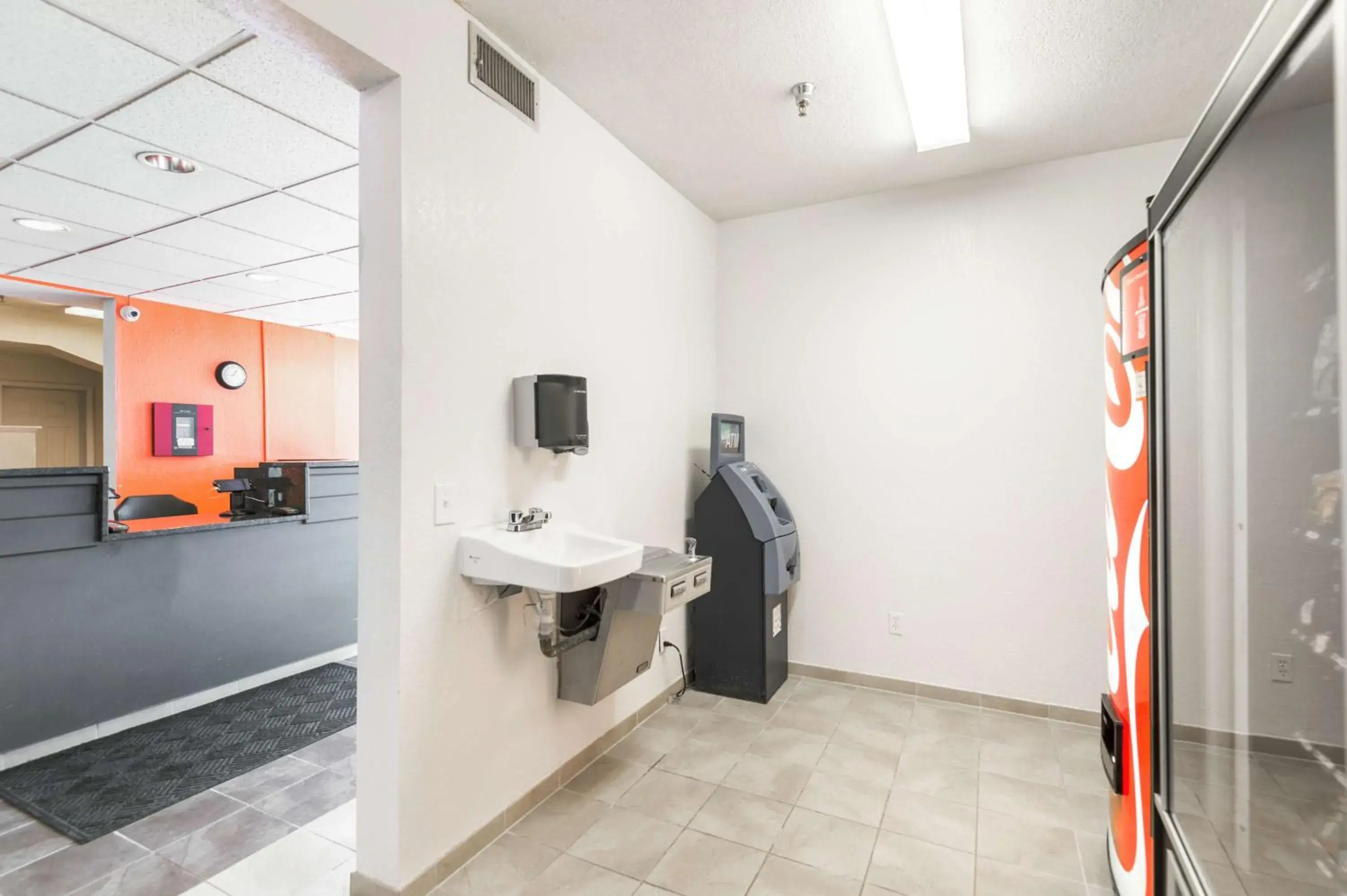 Property building in Motel 6-Olathe, KS Property building in Motel 6-Olathe, KS