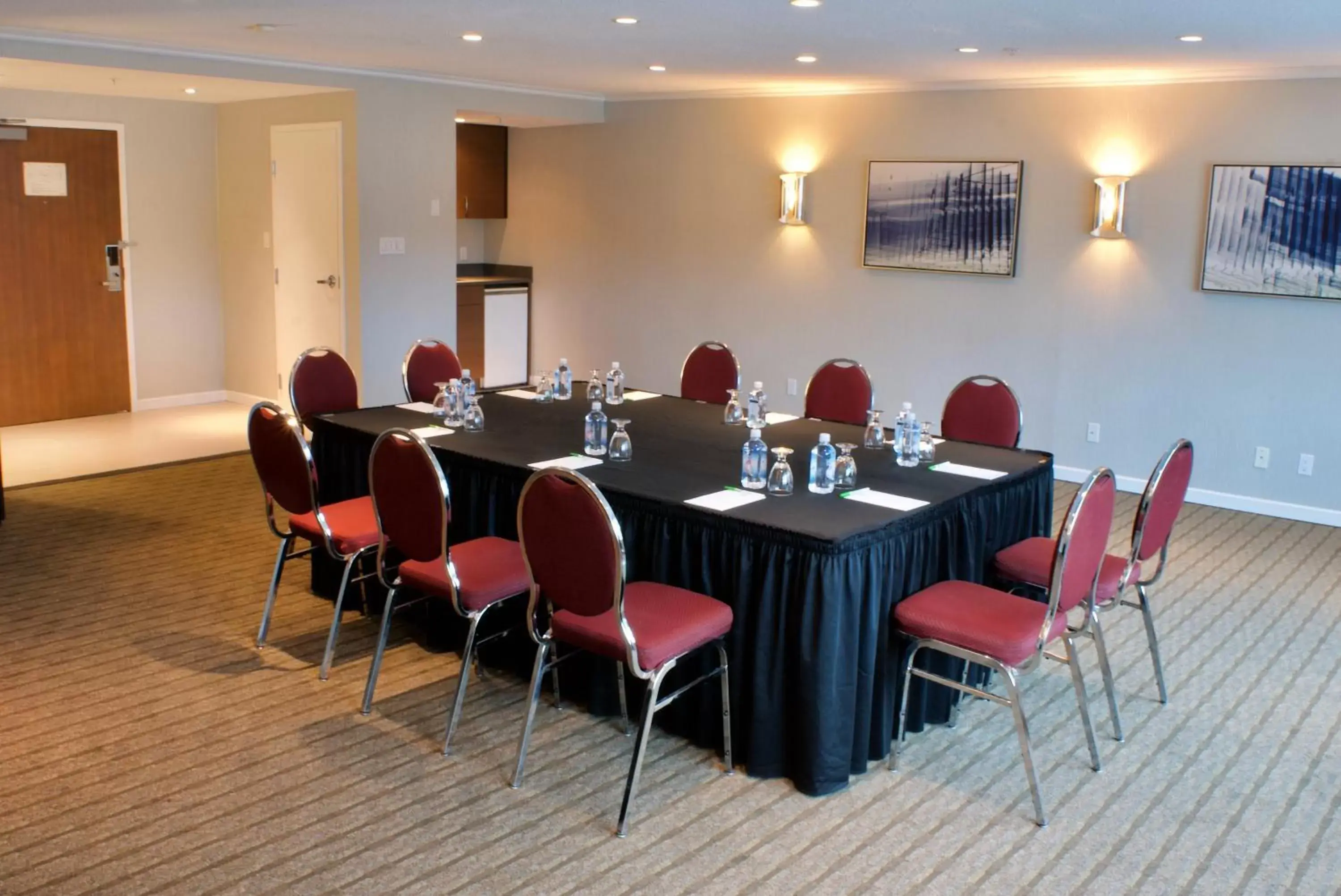 Meeting/conference room in Holiday Inn Vancouver Airport Richmond, an IHG Hotel