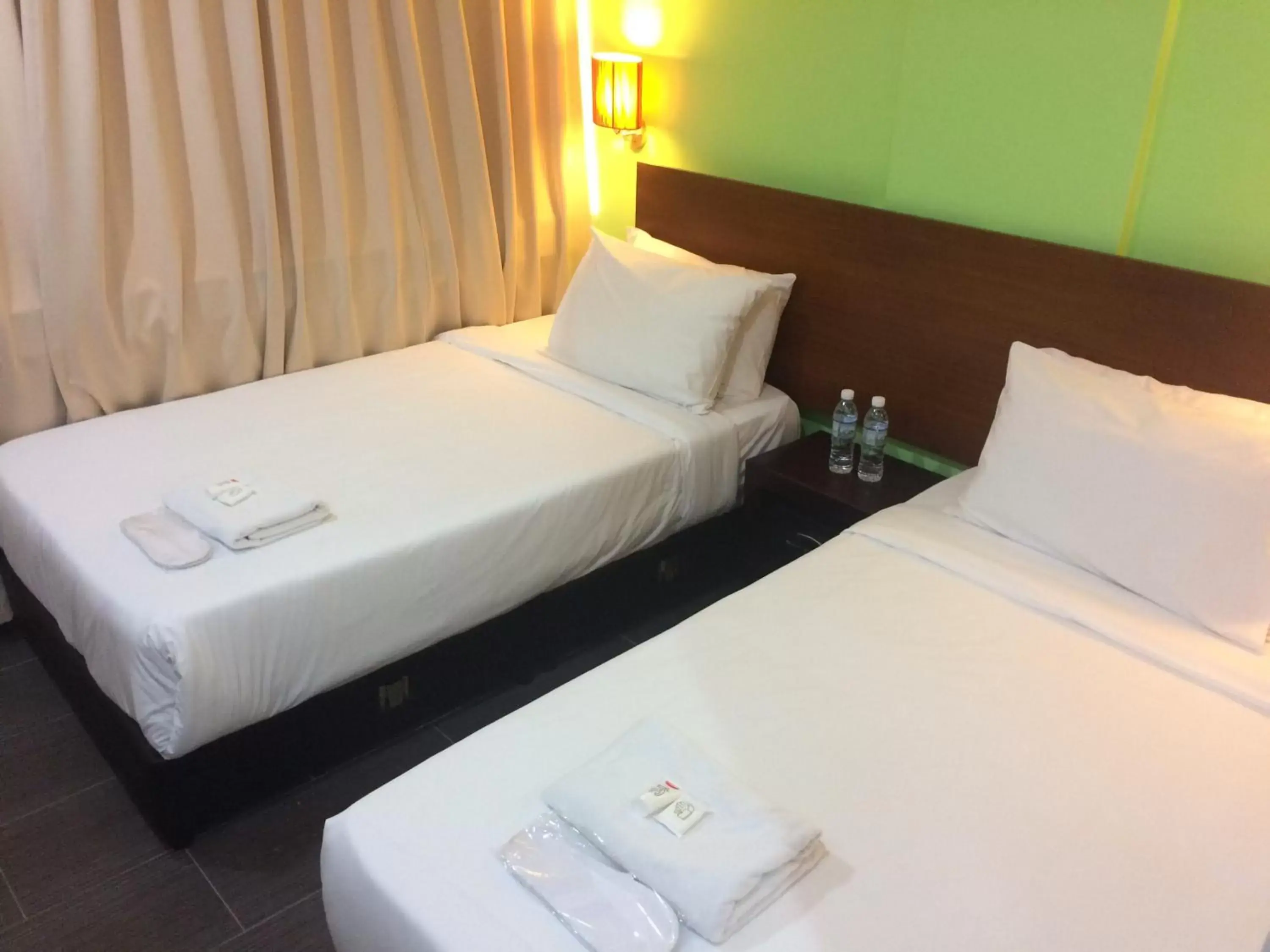 Bedroom, Bed in Tune Hotel - Waterfront Kuching