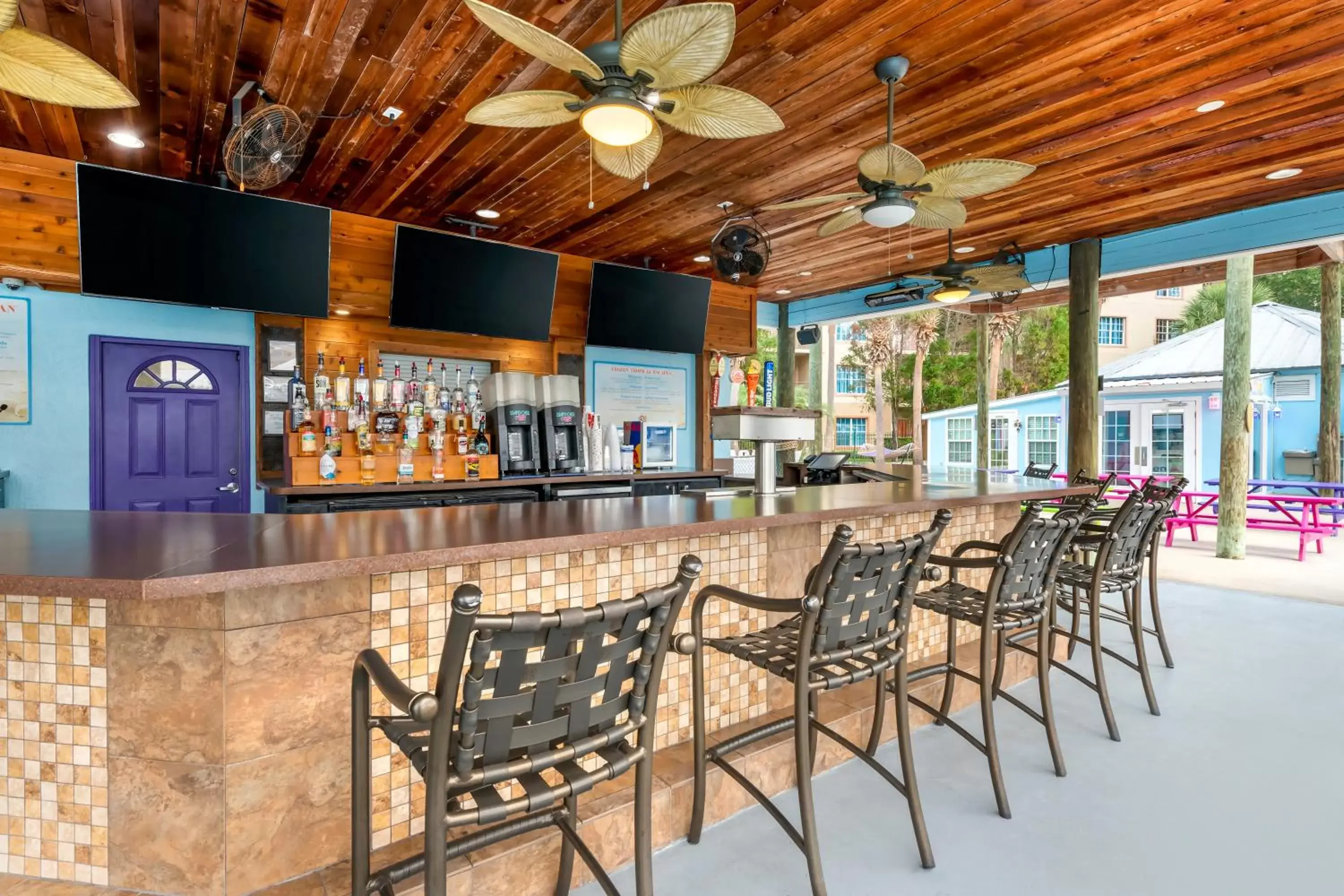 Restaurant/places to eat, Lounge/Bar in Liki Tiki Village