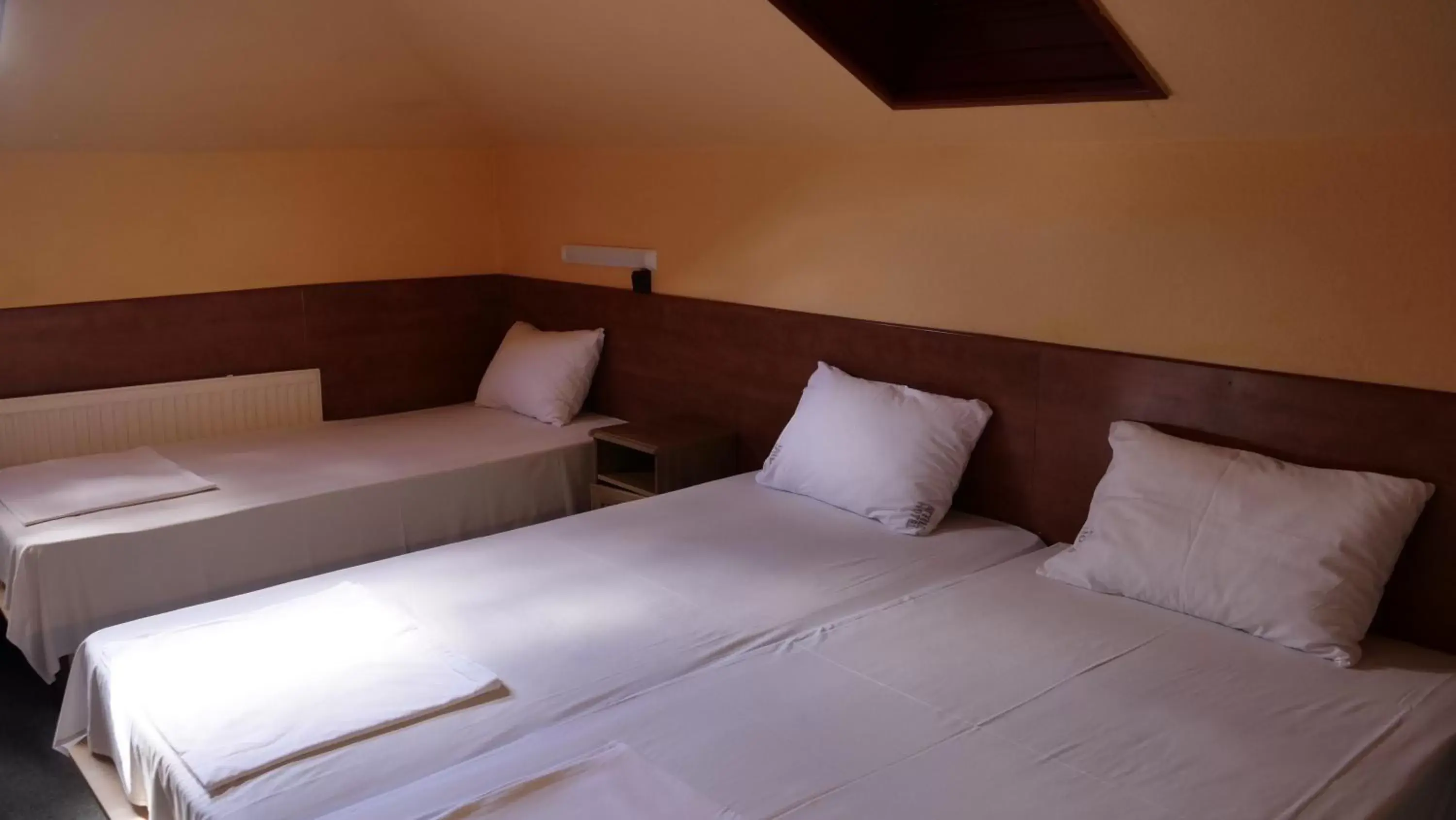 Property building, Bed in Attila Hotel