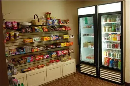 Food and drinks, Supermarket/Shops in Crystal Inn Hotel & Suites - Great Falls