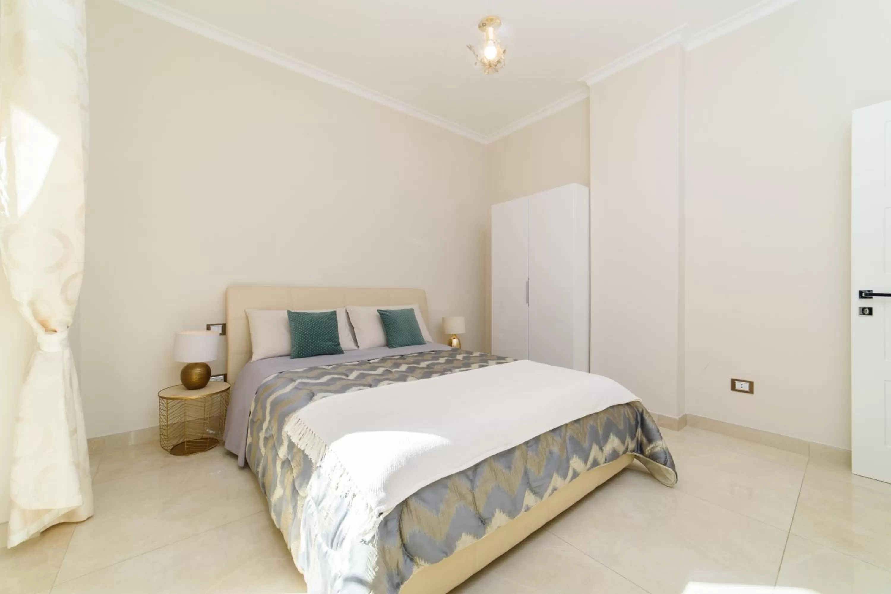 Bedroom, Bed in HomeAway Salerno