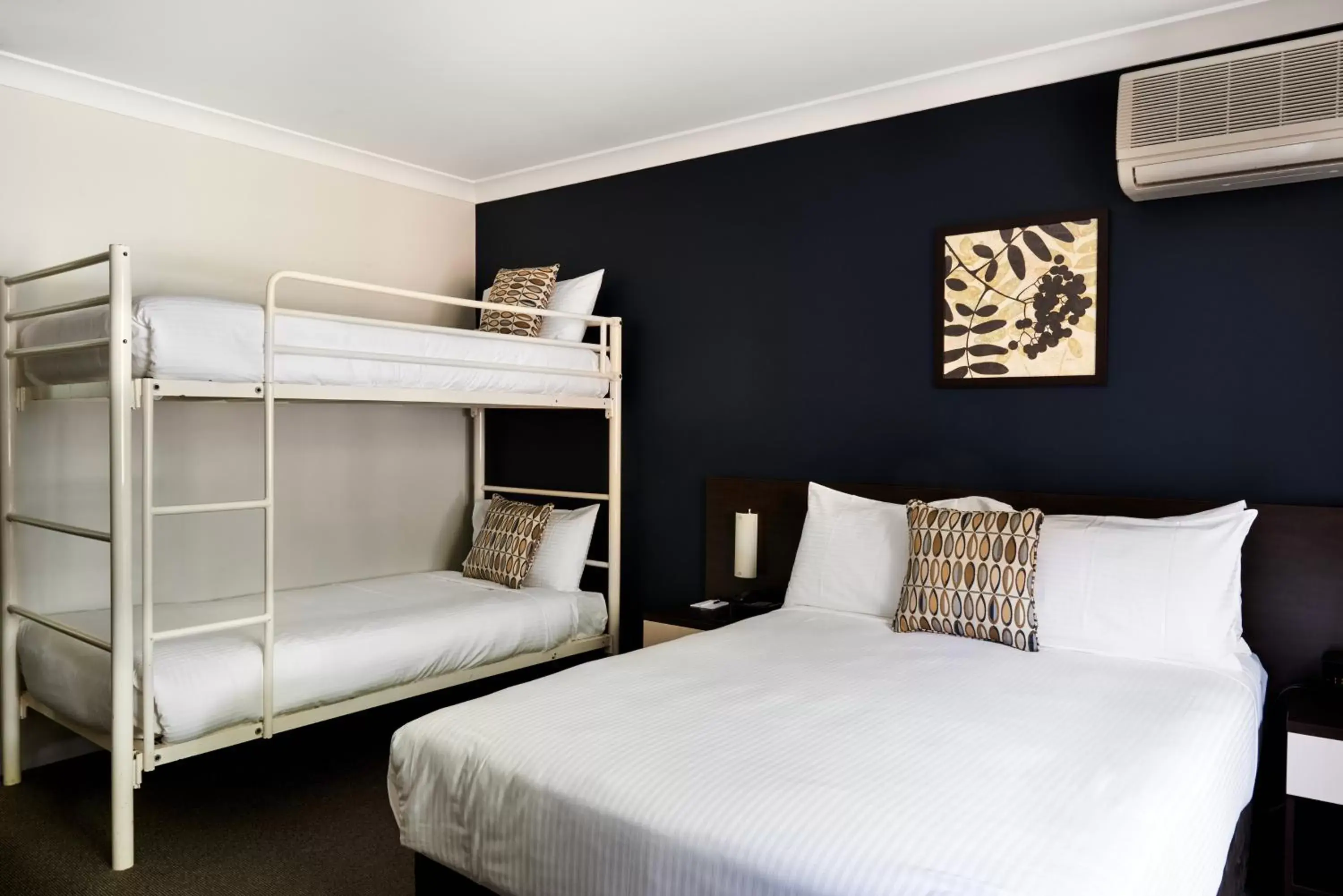 Bedroom, Bunk Bed in 175 Hotel Westmead