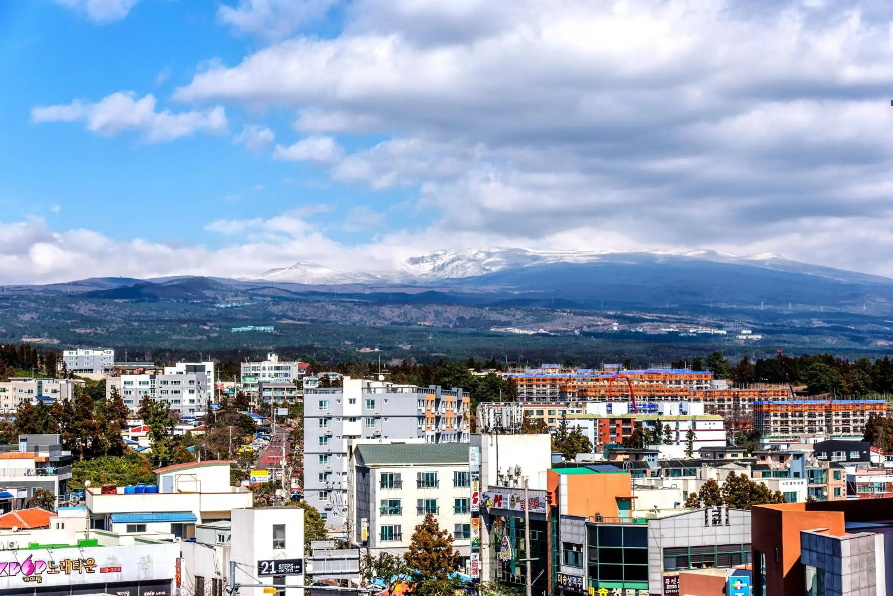 Mountain view in Jungmoon City Hotel