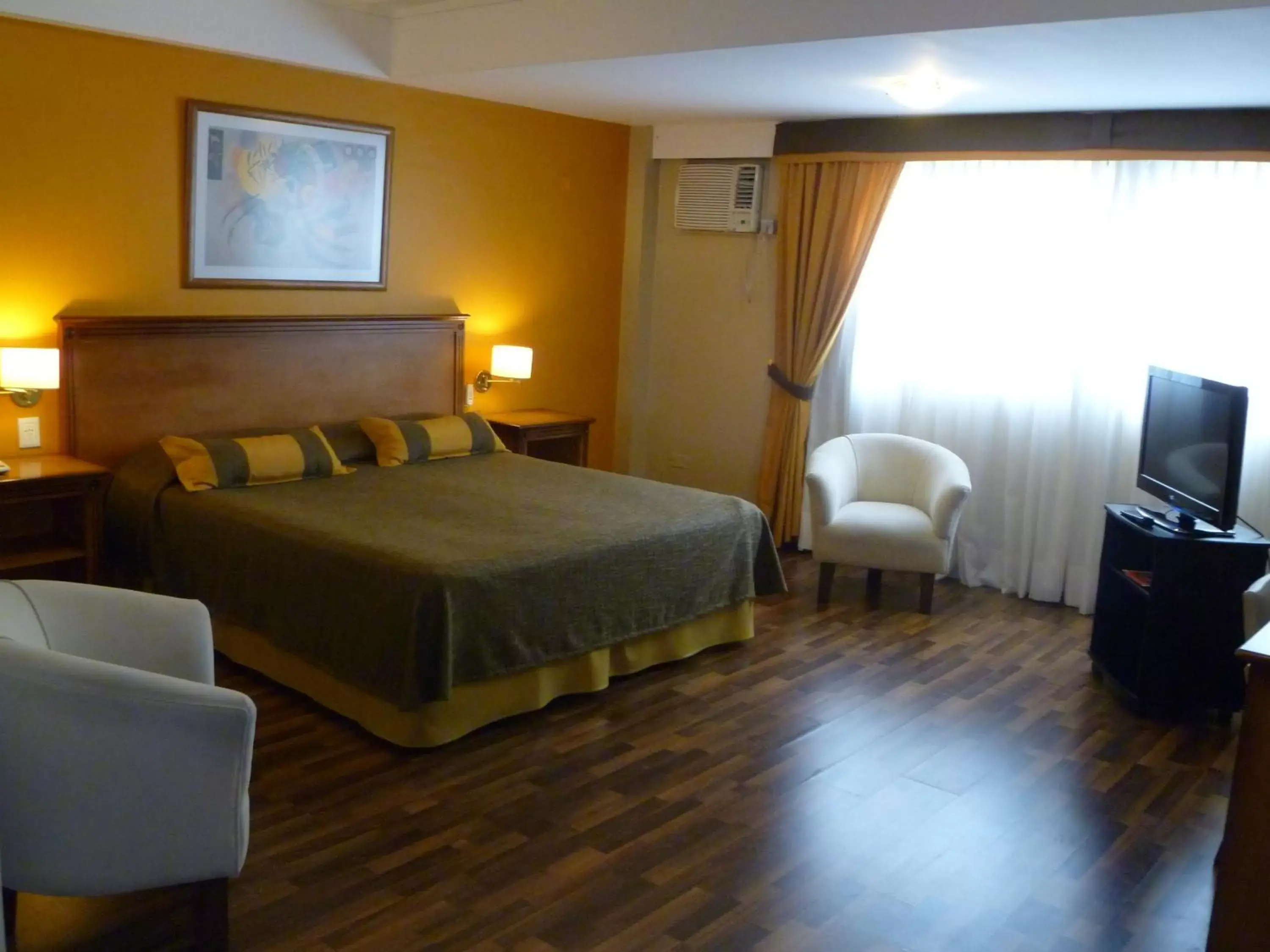 Photo of the whole room, Bed in Tritone Hotel