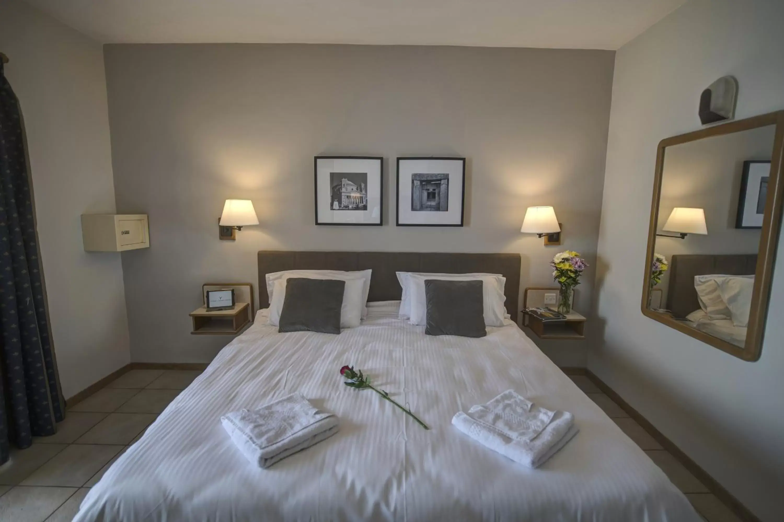 Bed in Sliema Chalet Hotel