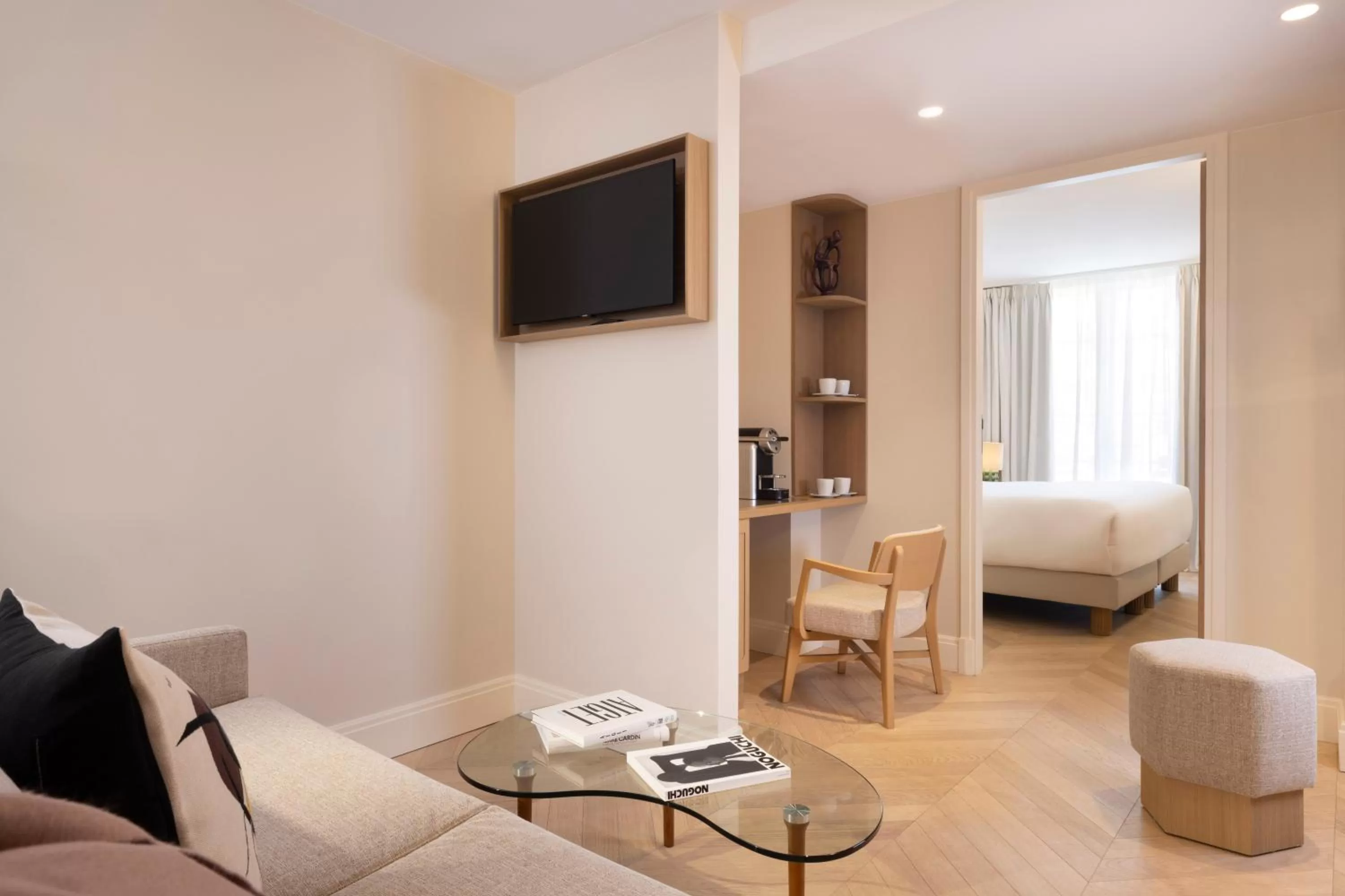 Living room, Bed in Padam Hôtel