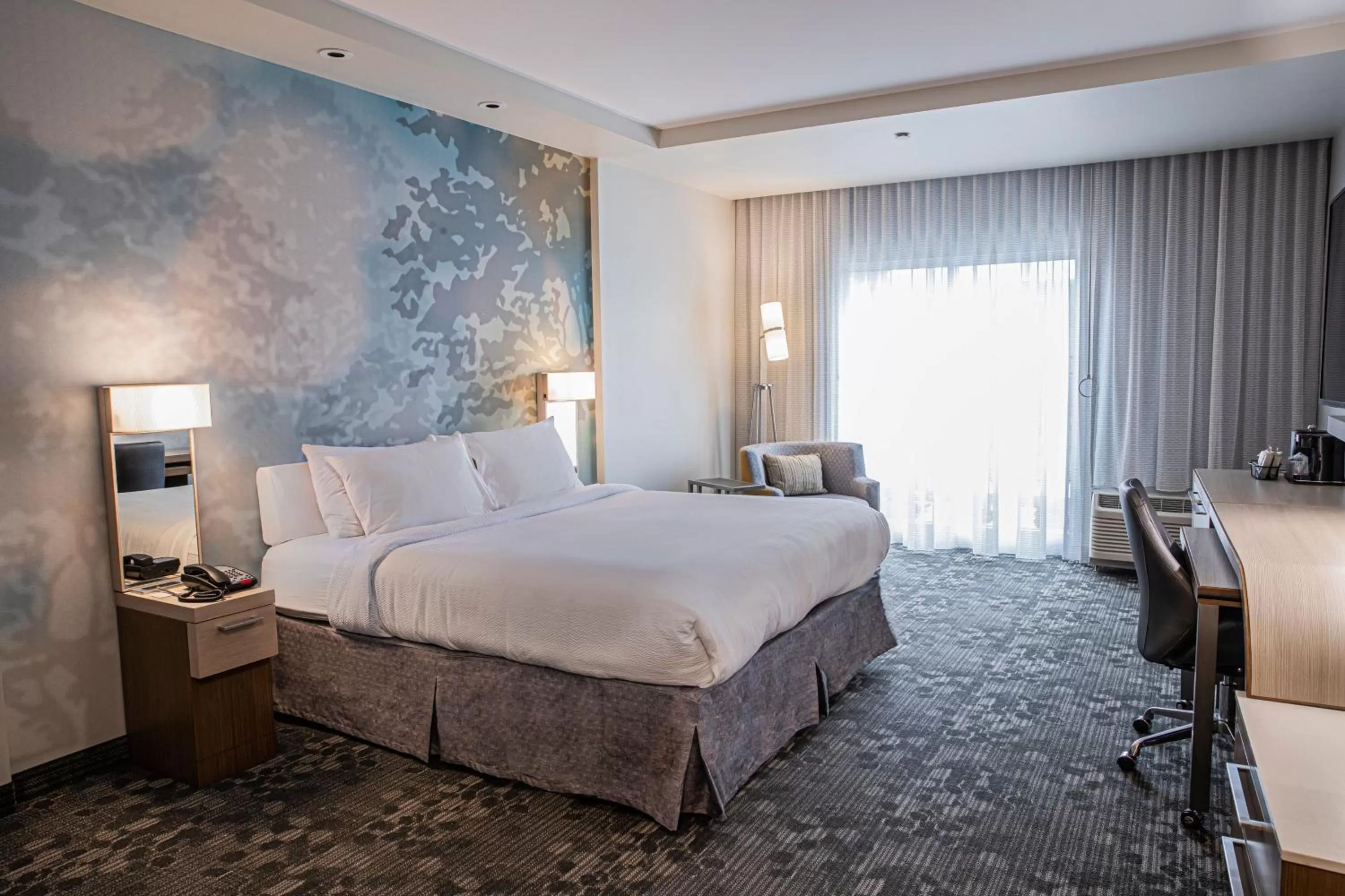 Photo of the whole room, Bed in Courtyard by Marriott Greenville Mauldin