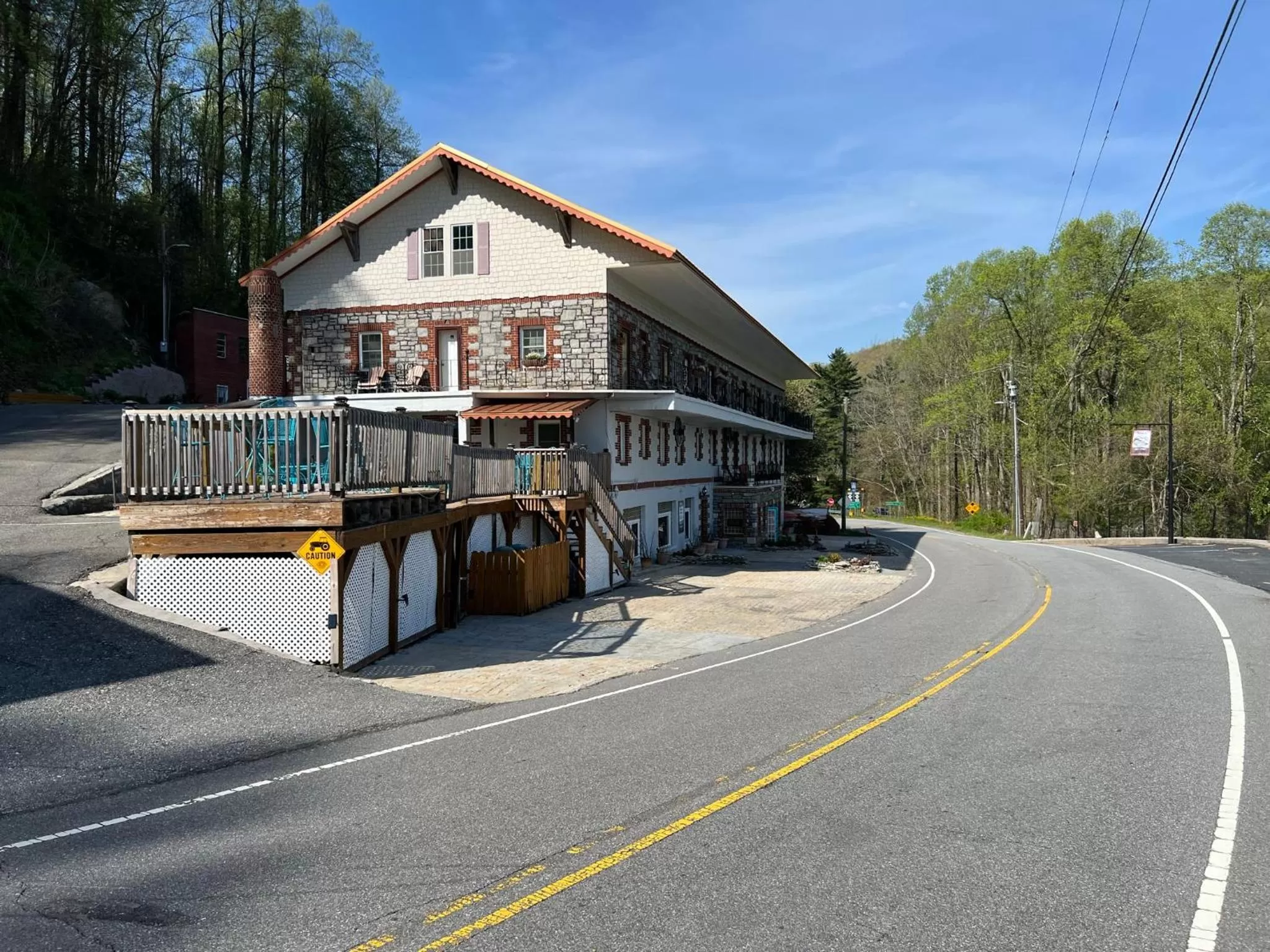 Property Building in Skyline Village Inn