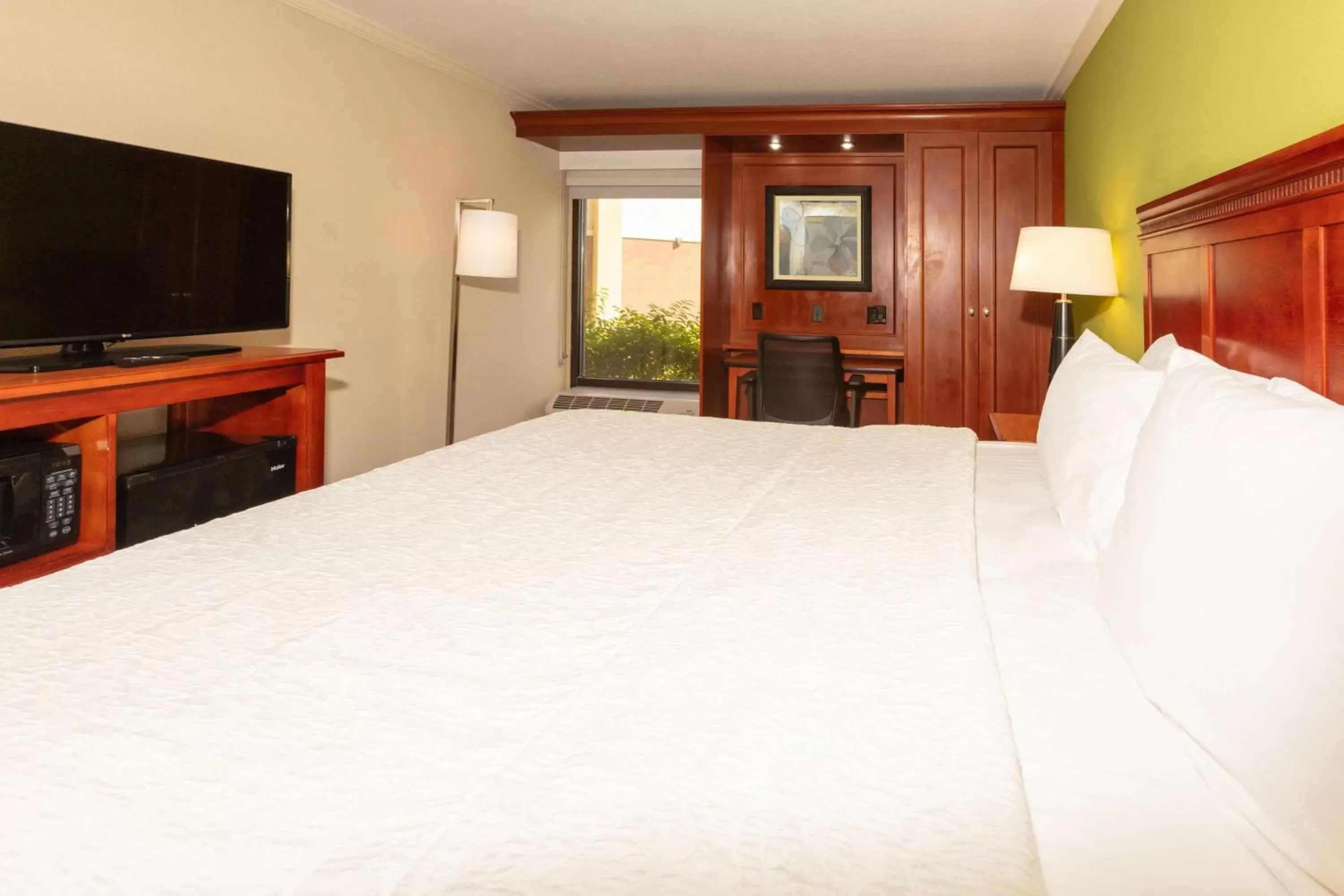 Bedroom, Bed in Hampton Inn Daytona Speedway-Airport