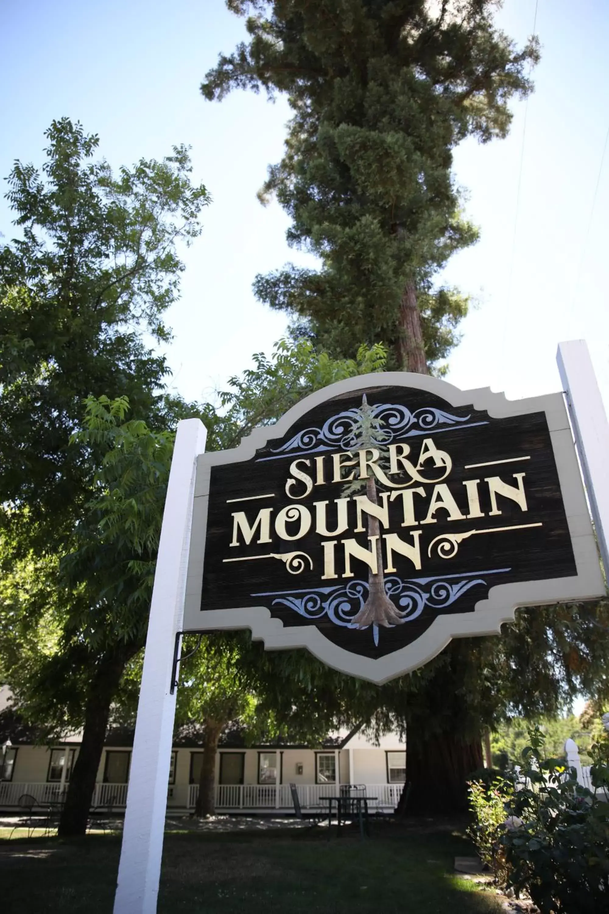 Property logo or sign, Property Building in Sierra Mountain Inn