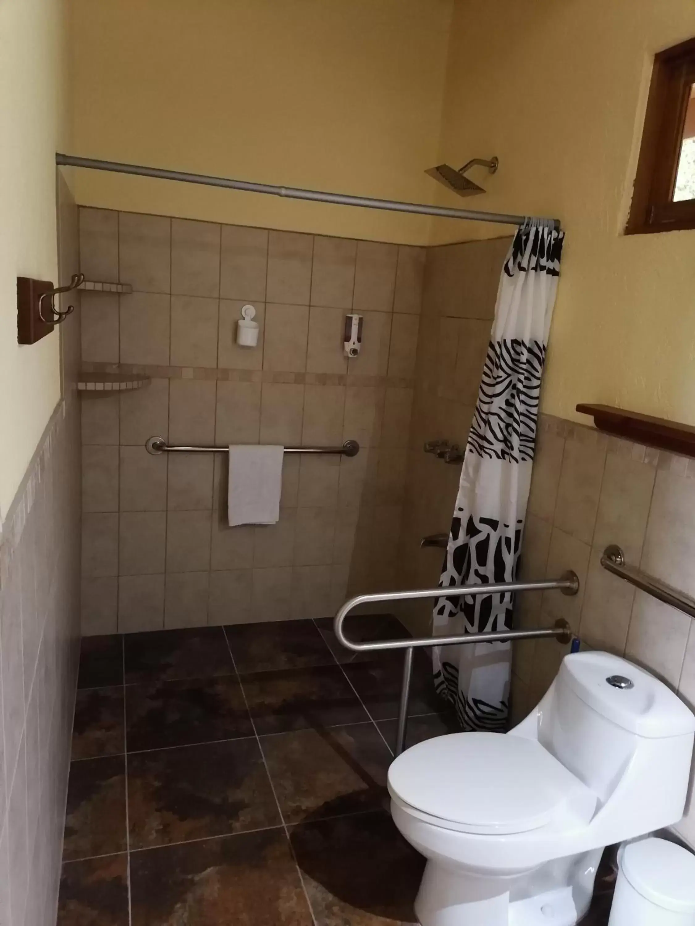 Bathroom in La Ceiba Tree Lodge