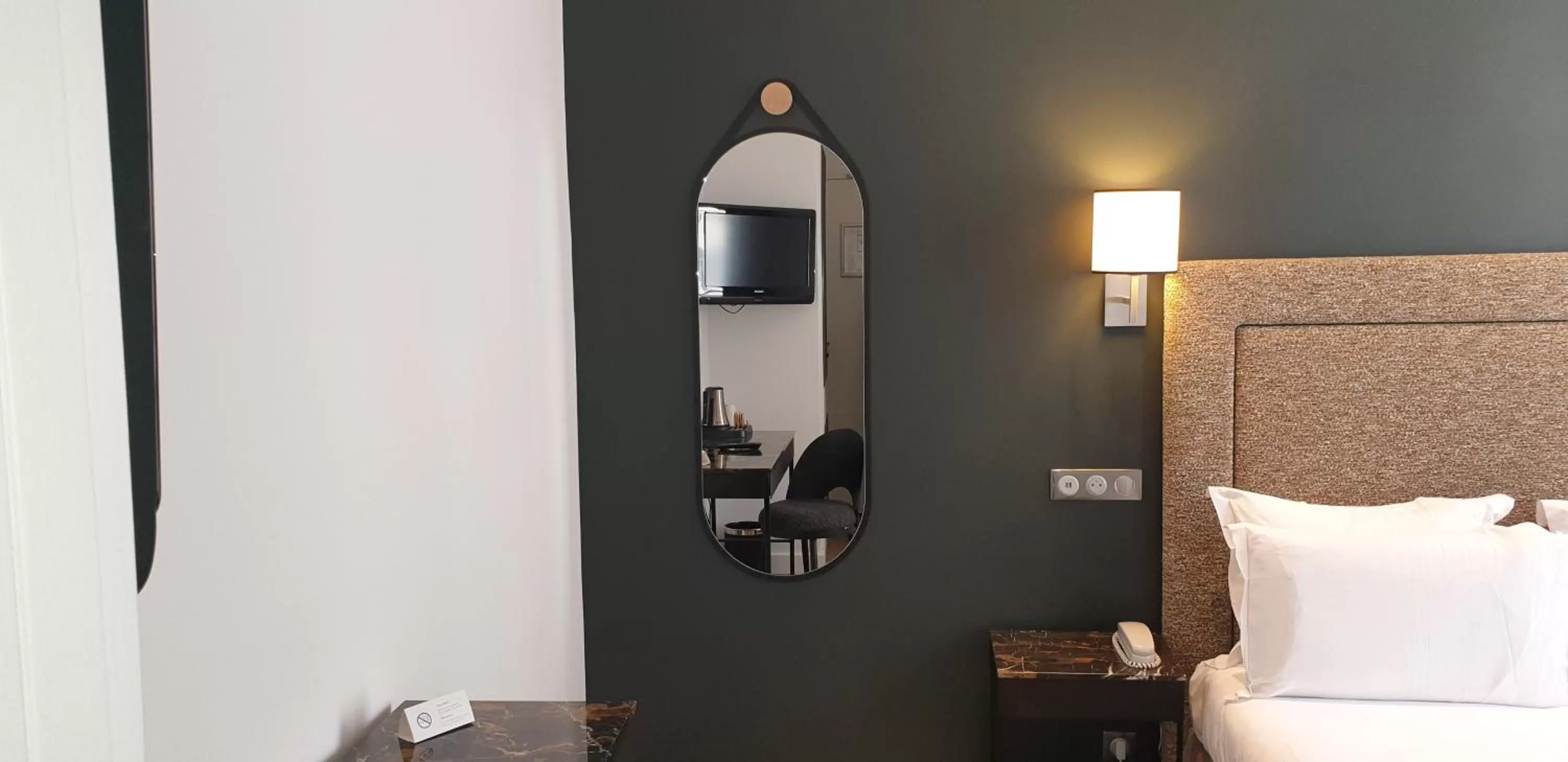 Bedroom, Bed in Acacias Etoile