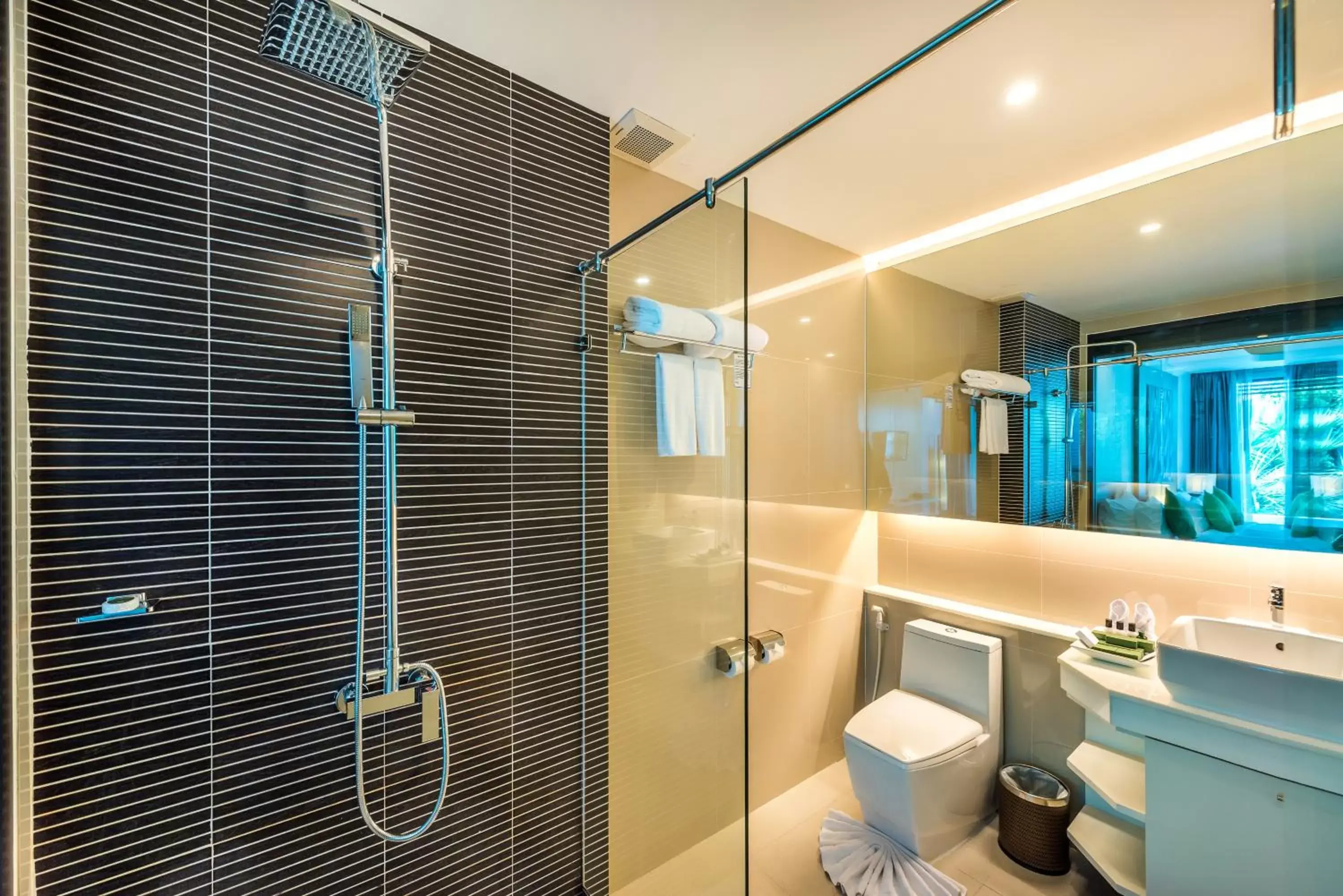 Shower, Bathroom in Wyndham Sea Pearl Resort, Phuket