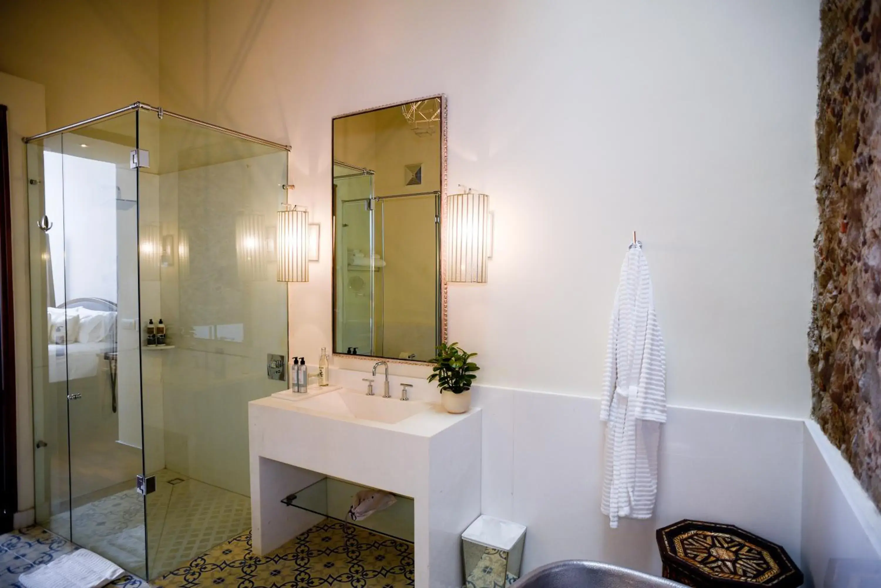 Bathroom in HOTEL CASA BLANCA 7