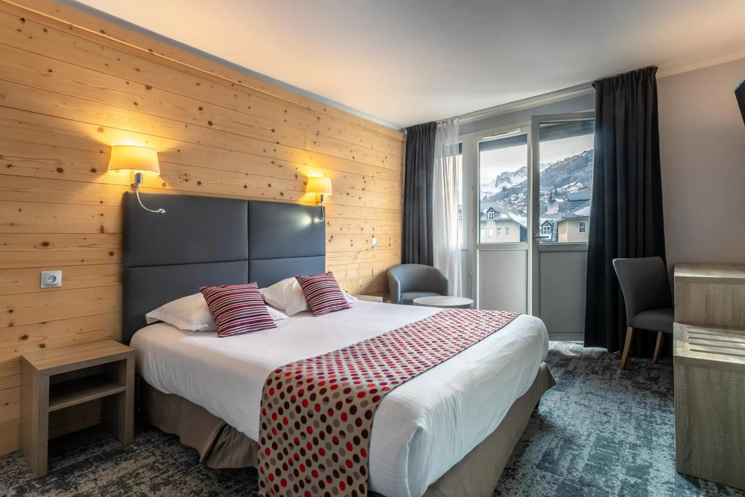 Bedroom, Bed in Hôtel Vauban Briançon Serre Chevalier