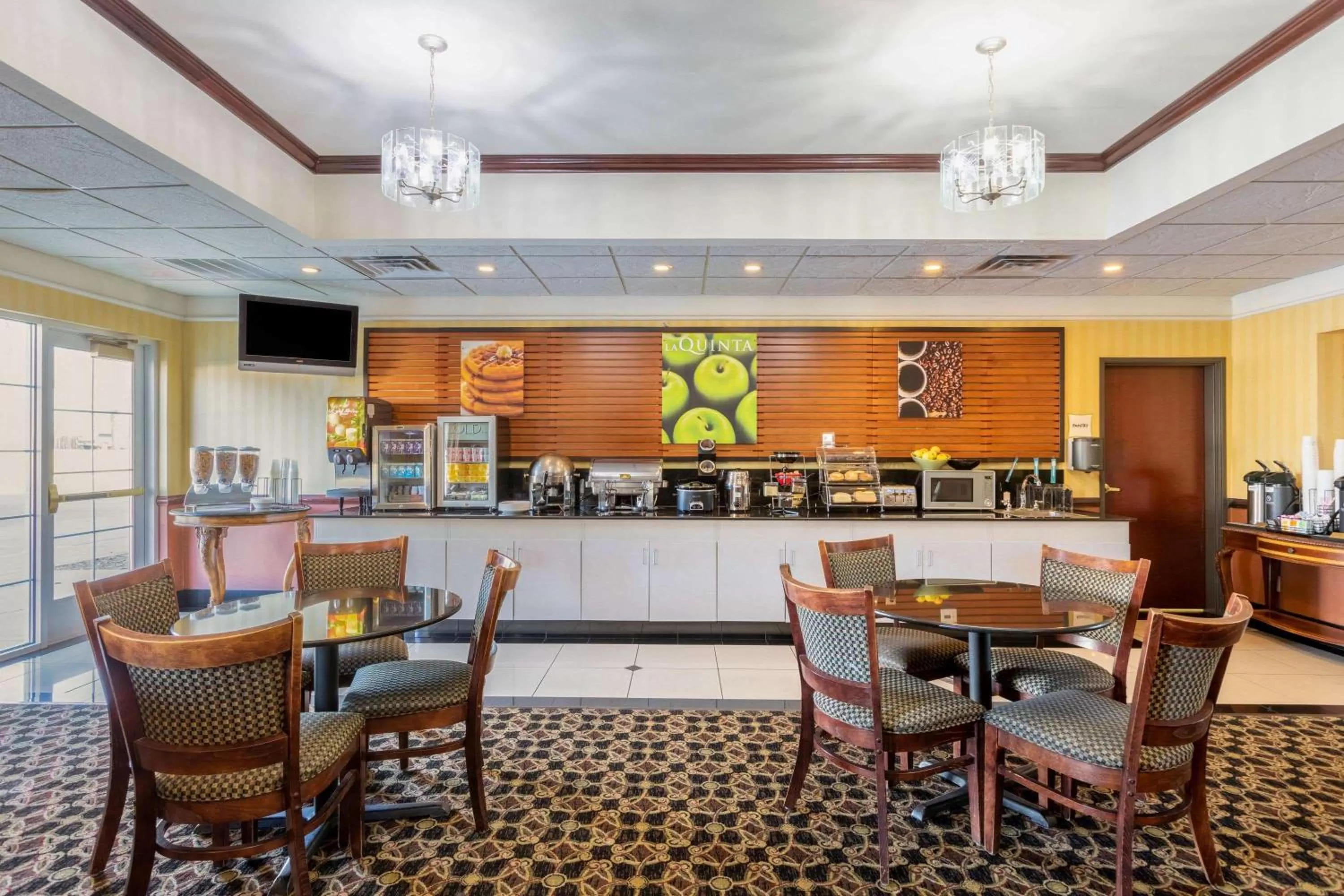 Restaurant/places to eat in La Quinta by Wyndham Dodge City