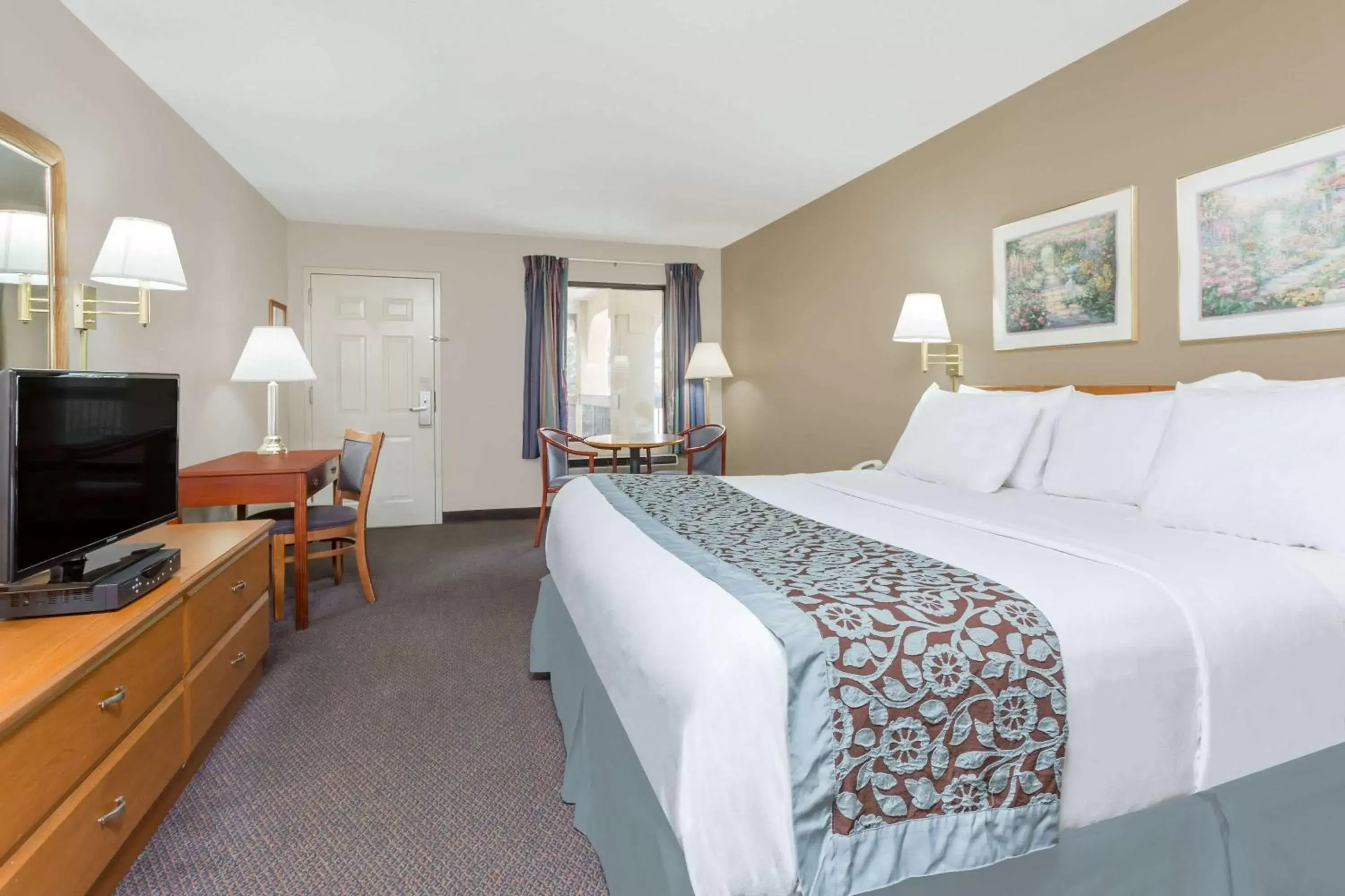 Photo of the whole room, Bed in Days Inn by Wyndham Elberton