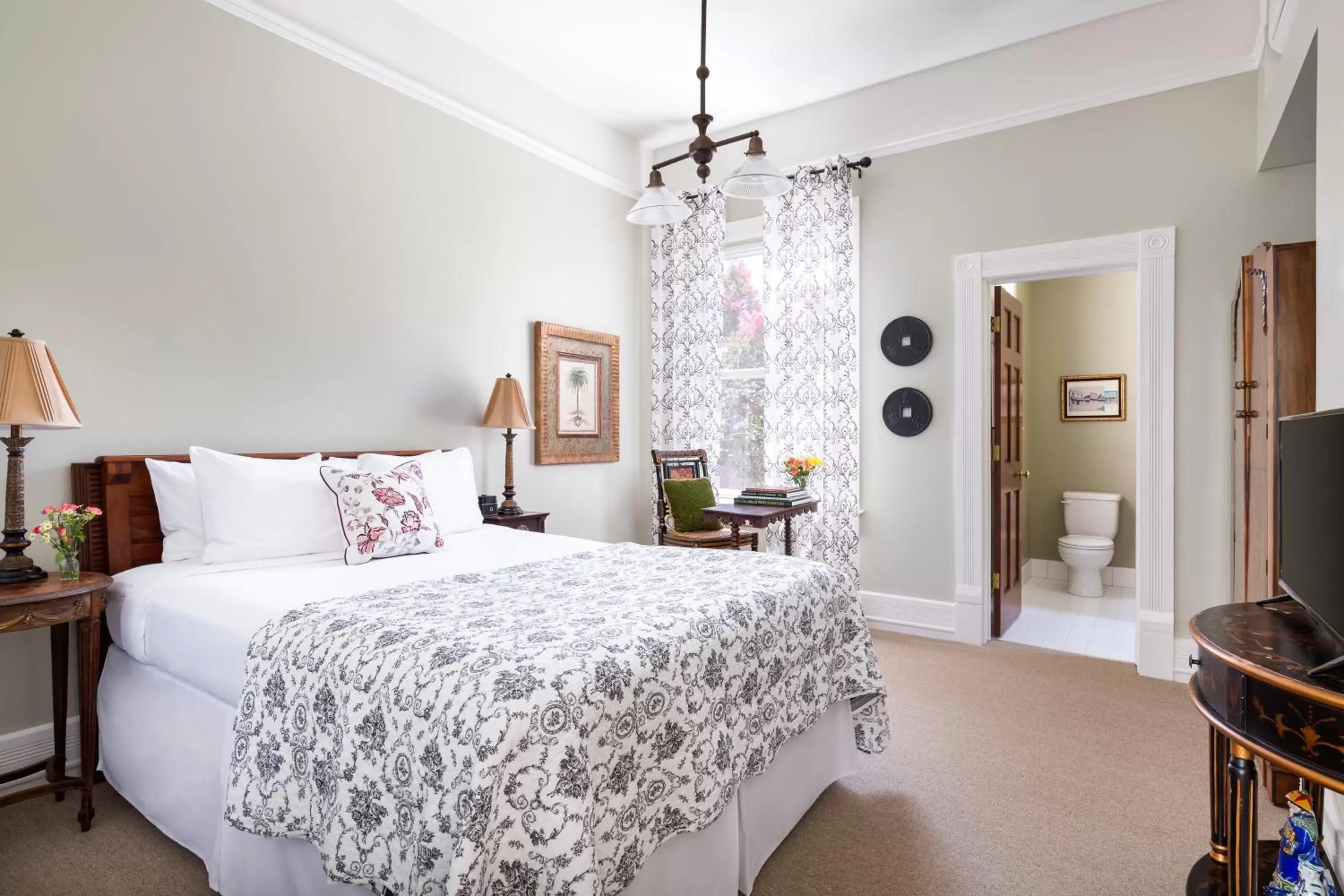 Bed in Garden Street Inn Downtown San Luis Obispo, A Kirkwood Collection Hotel Bed in Garden Street Inn Downtown San Luis Obispo, A Kirkwood Collection Hotel