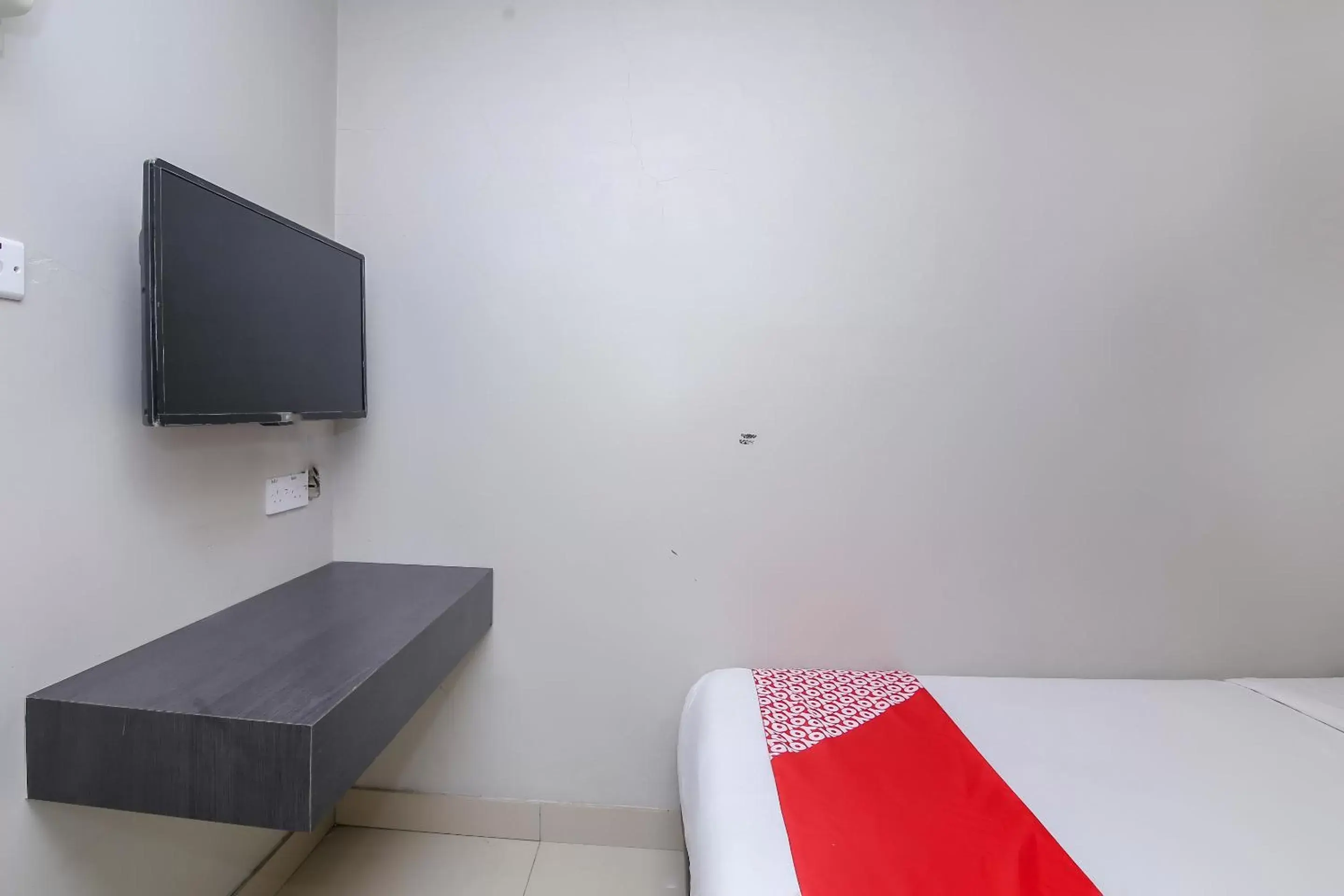 Bedroom, TV/Entertainment Center in OYO 89959 Nice Stay Three Six Five Services