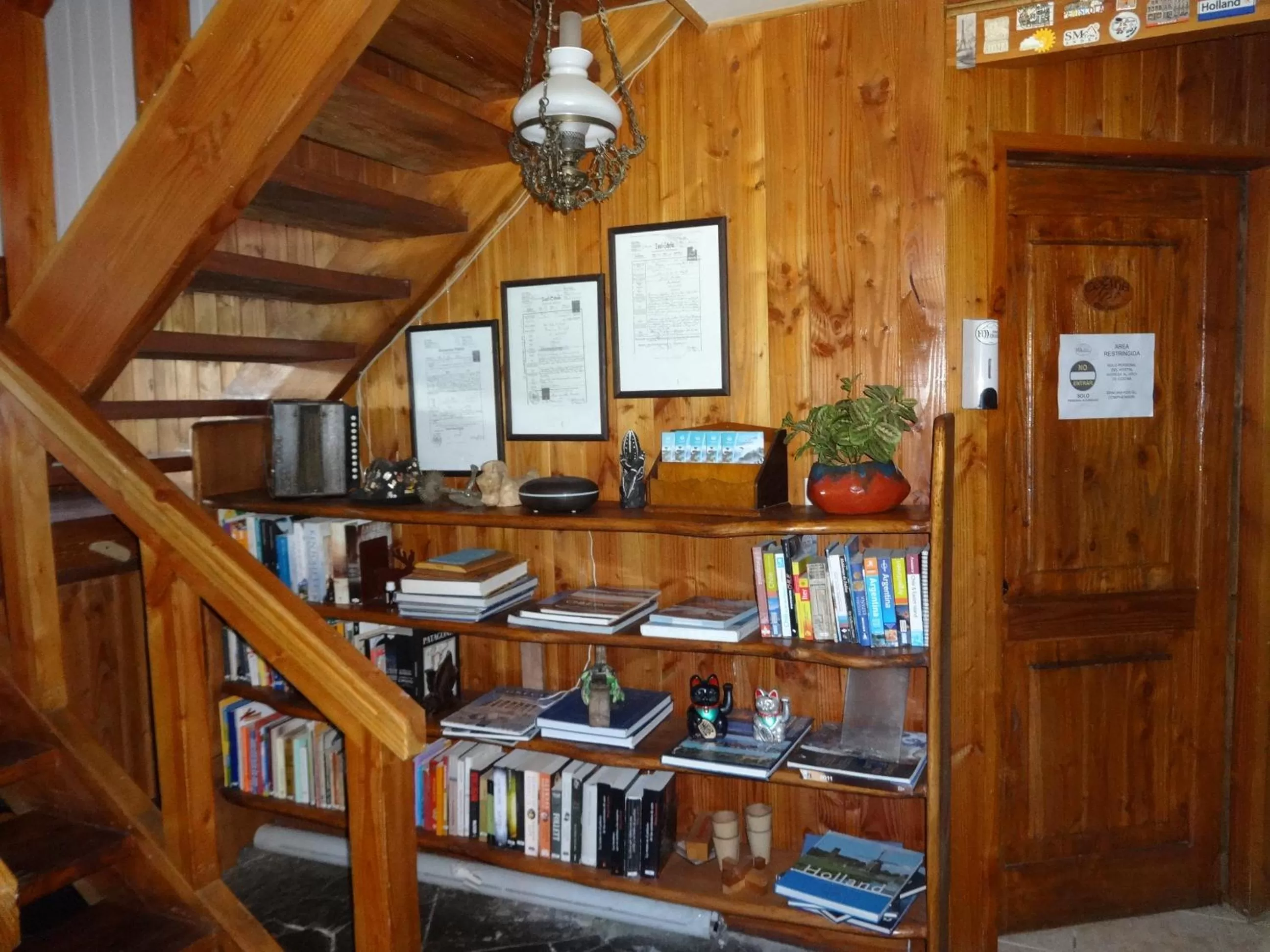 Library in B&B HMüller