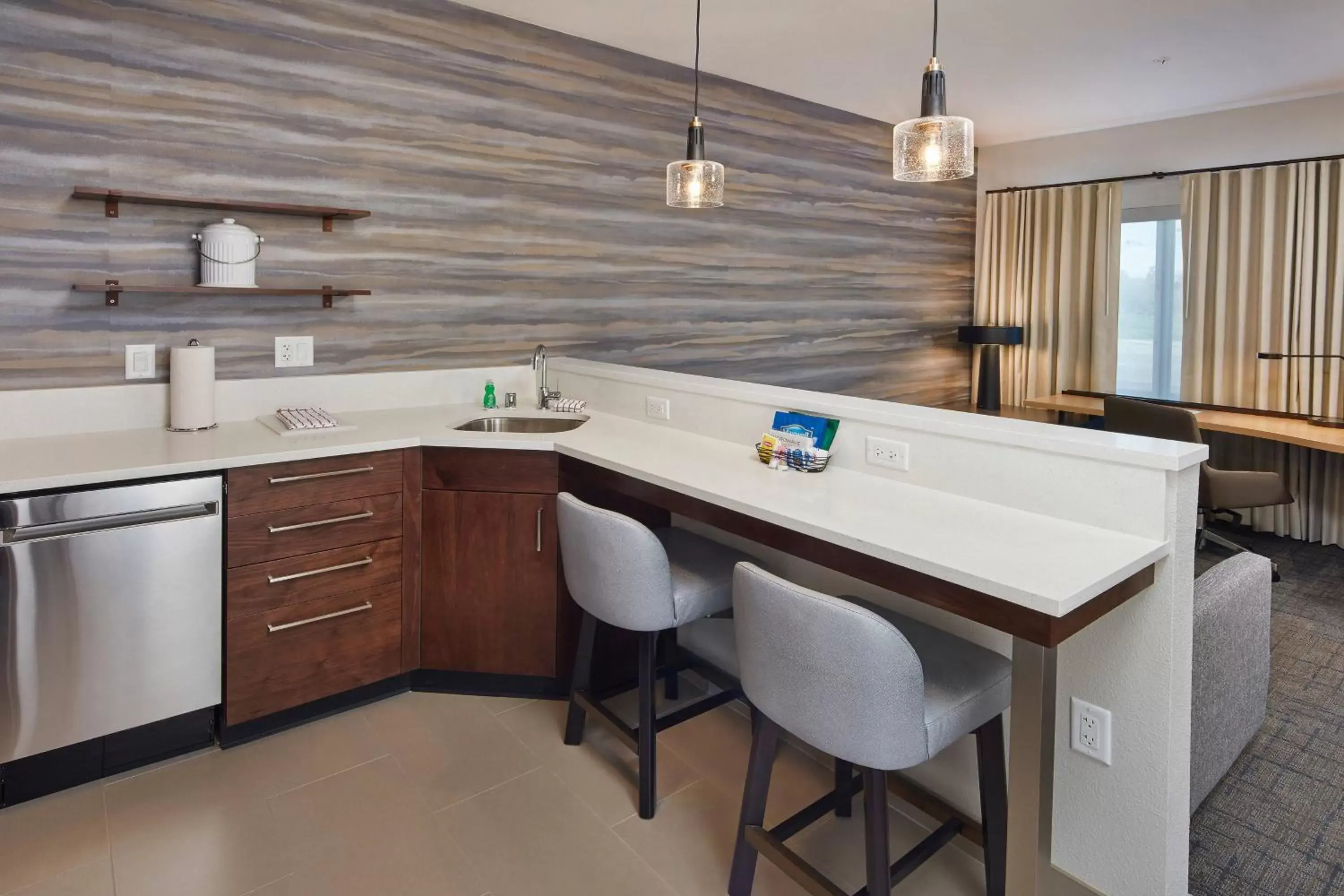 Kitchen or kitchenette, Bathroom in Residence Inn Sacramento Davis