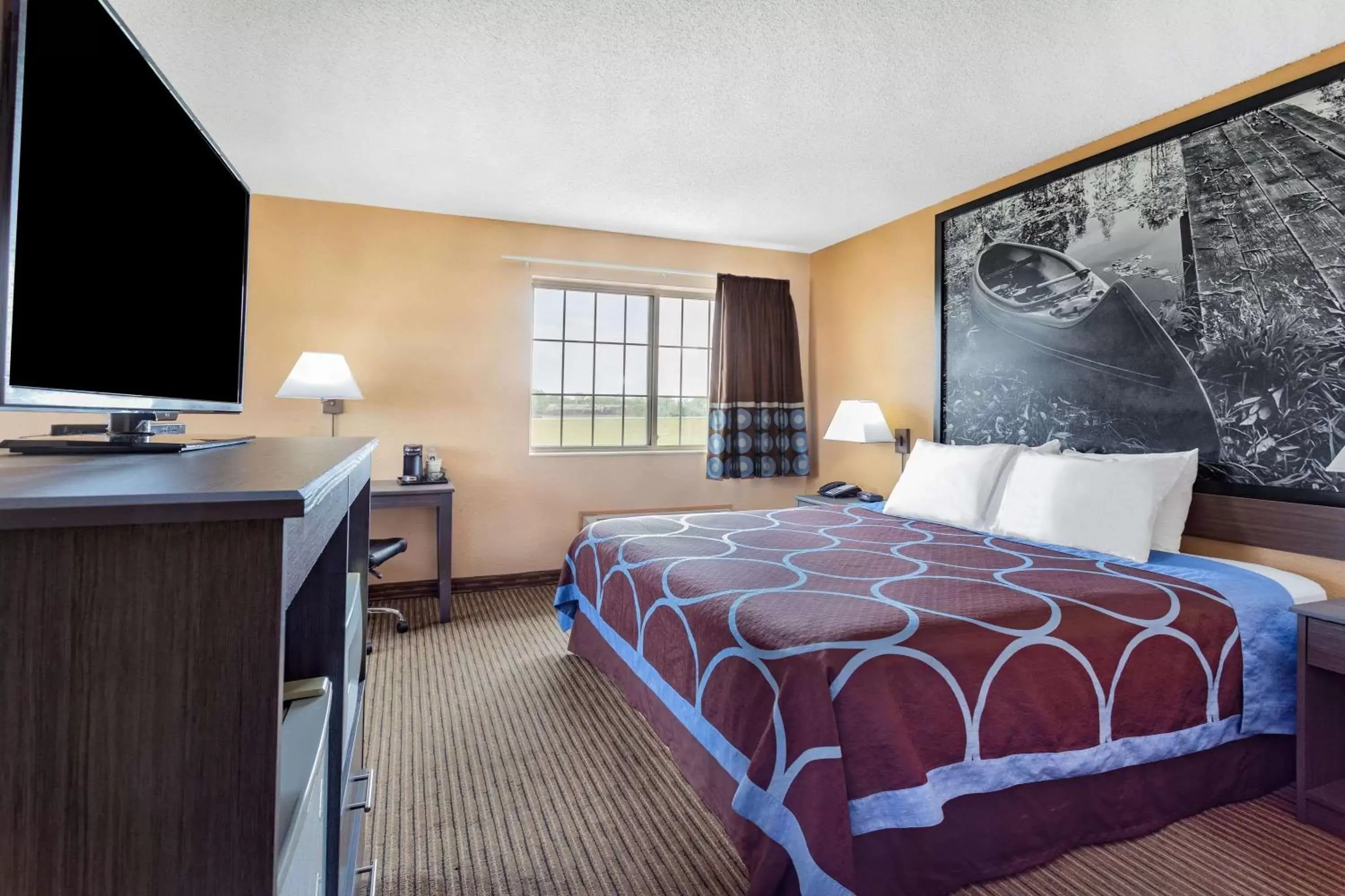 Photo of the whole room, Bed in Super 8 by Wyndham Fort Dodge IA