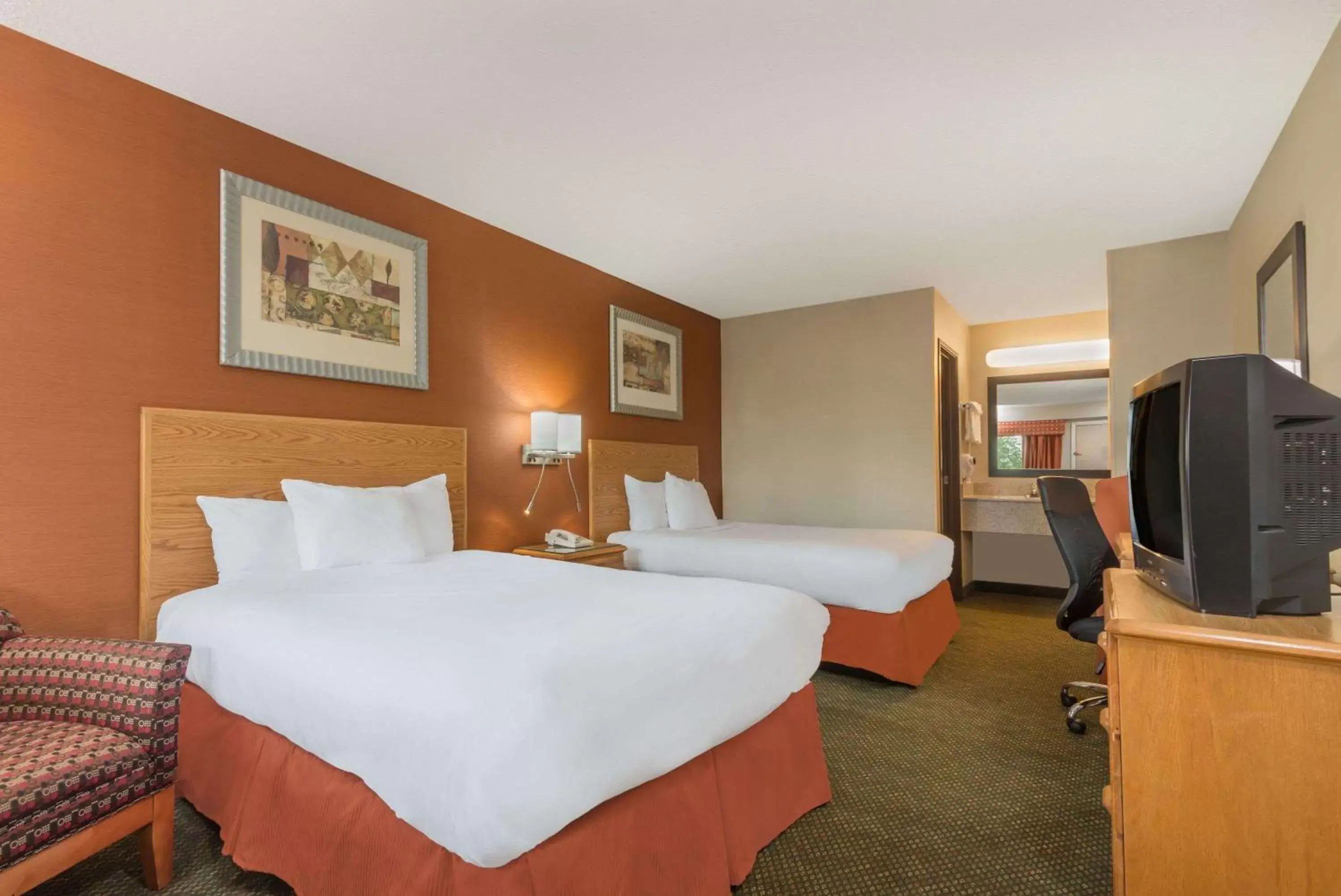 Photo of the whole room, Bed in Days Inn by Wyndham Columbus Fairgrounds