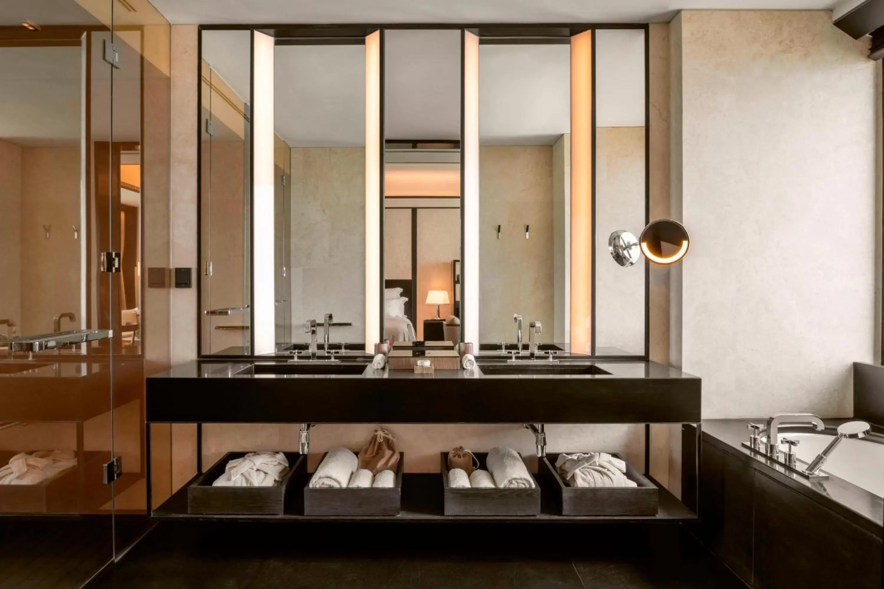 Bathroom, Restaurant/Places to Eat in Bulgari Hotel Shanghai