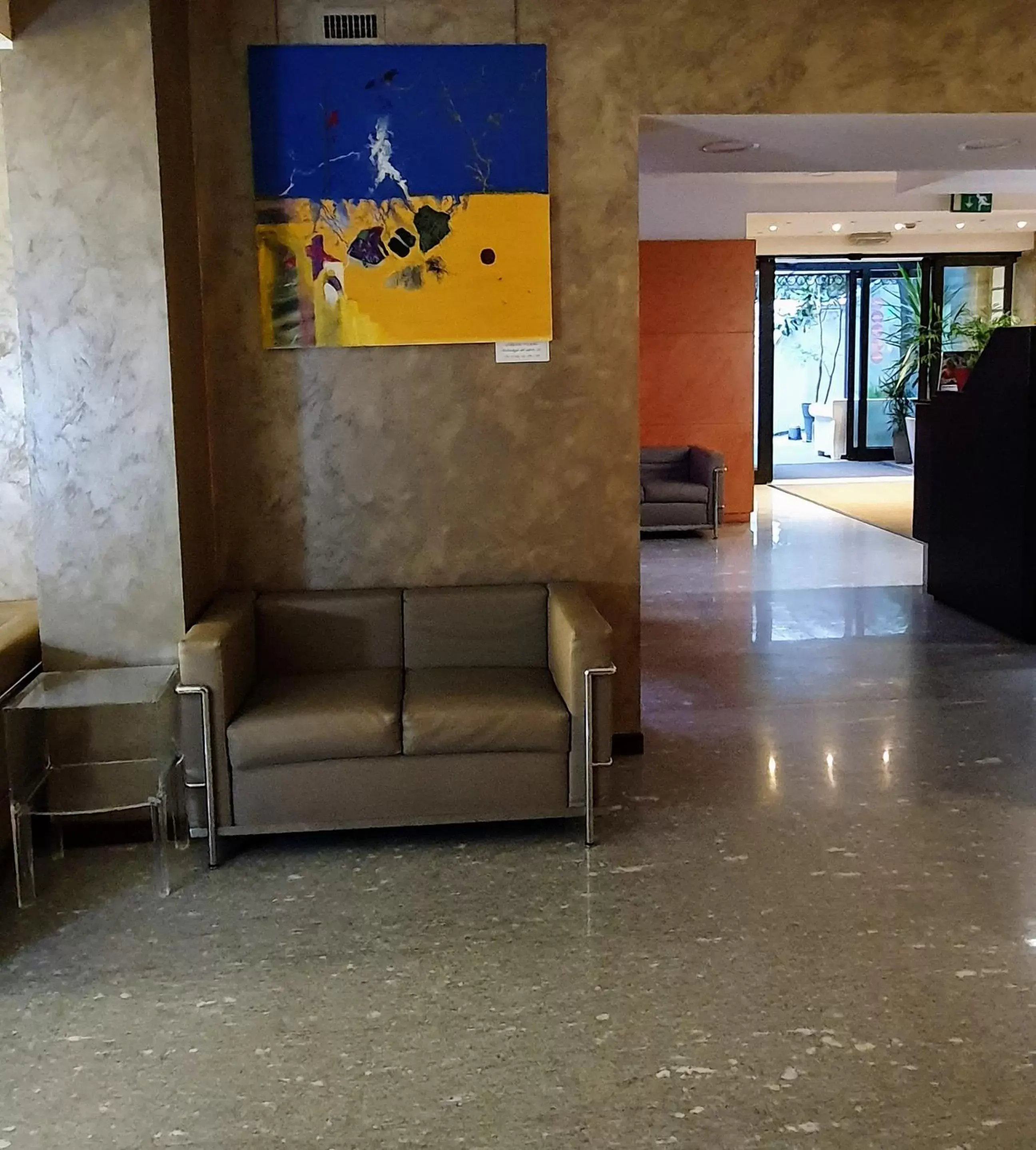 Communal lounge/ TV room, Lobby/Reception in Hotel Metrò