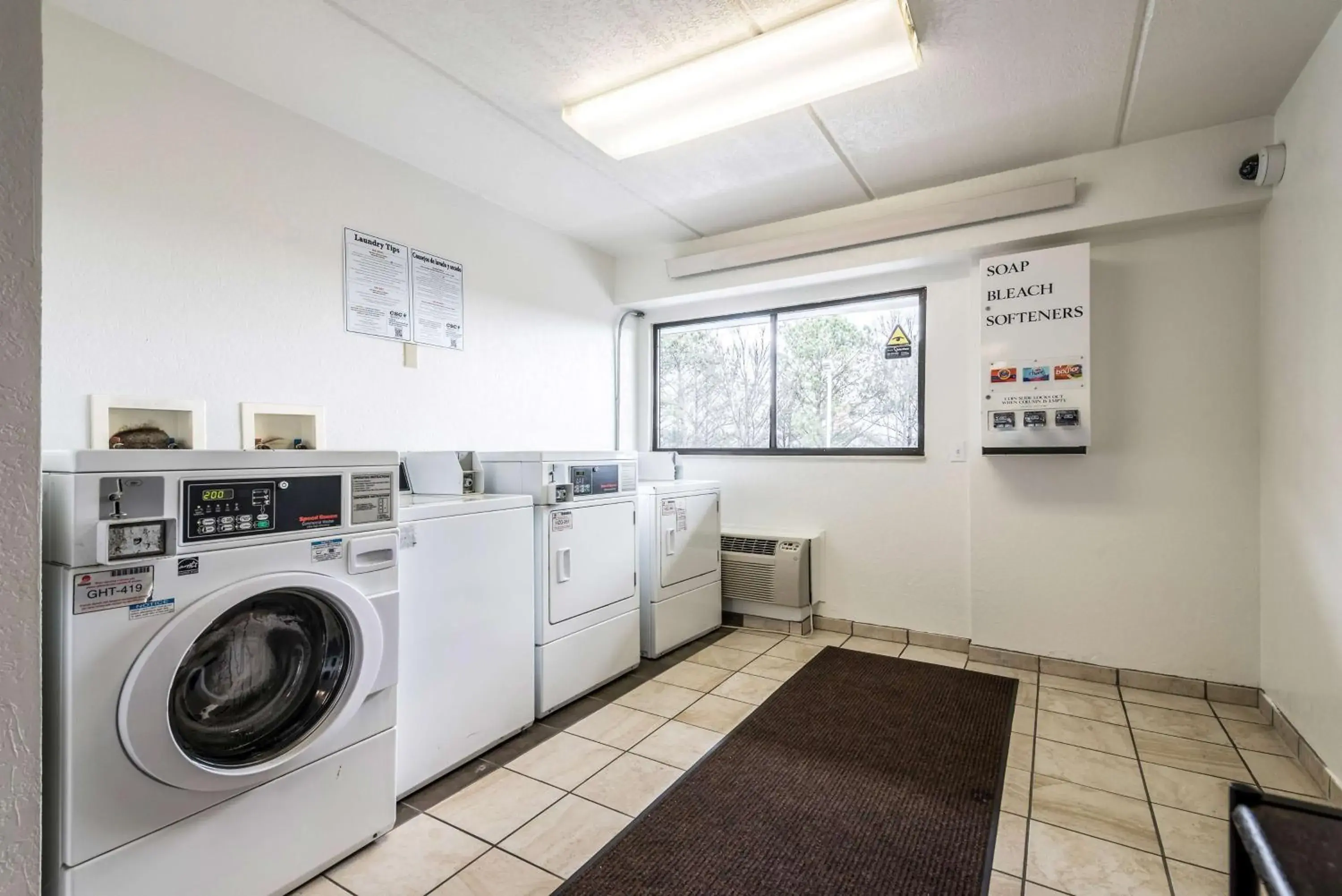 laundry, Kitchen/Kitchenette in Motel 6-Birmingham, AL
