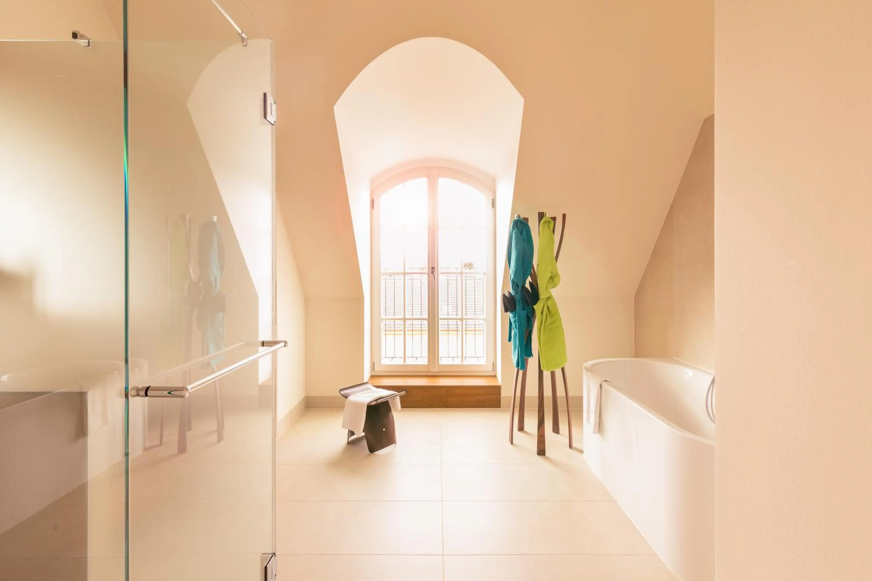 Shower, Bed in Orania.Berlin