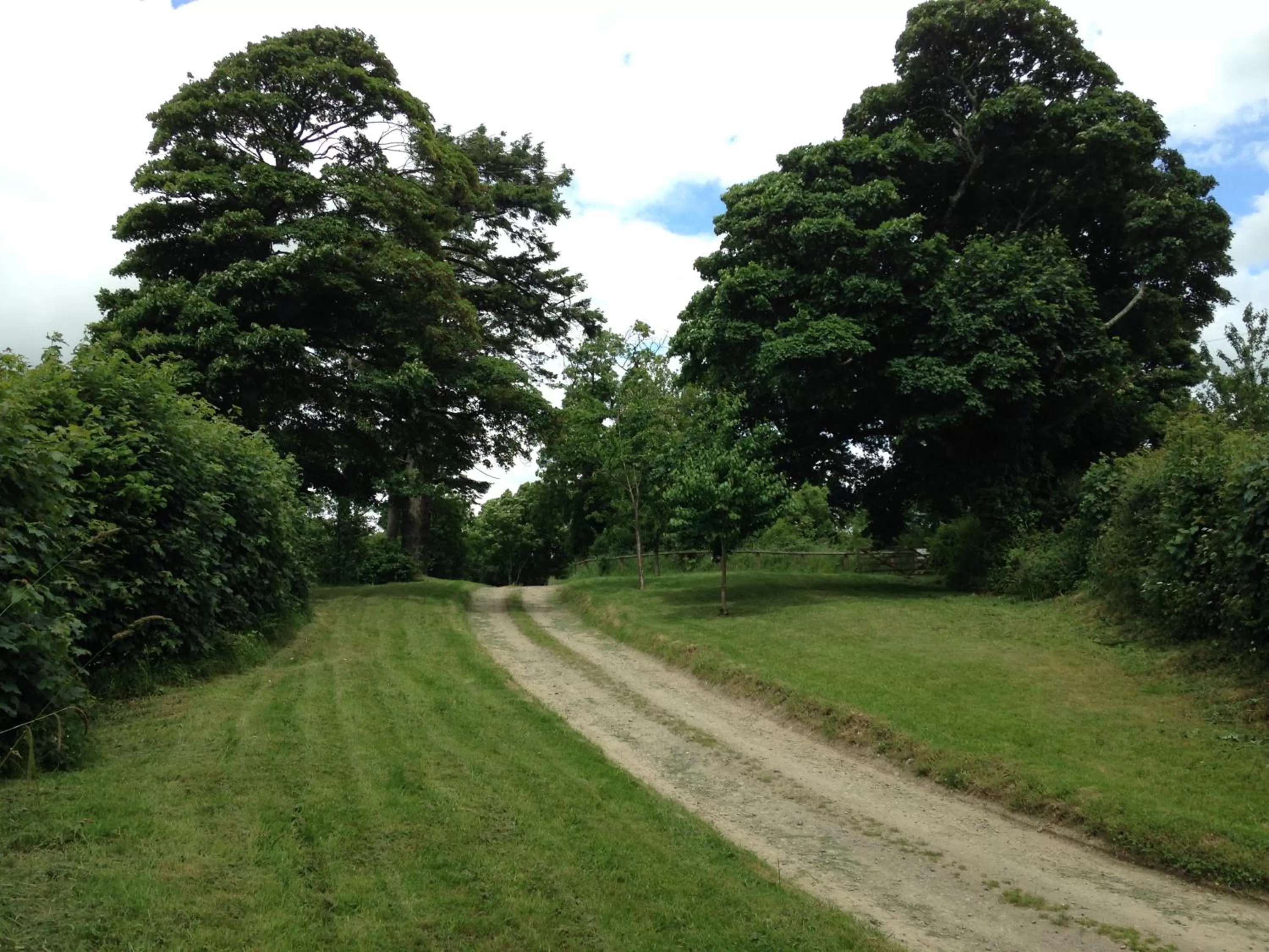 Facade/entrance, Garden in Lovaton Farmhouse