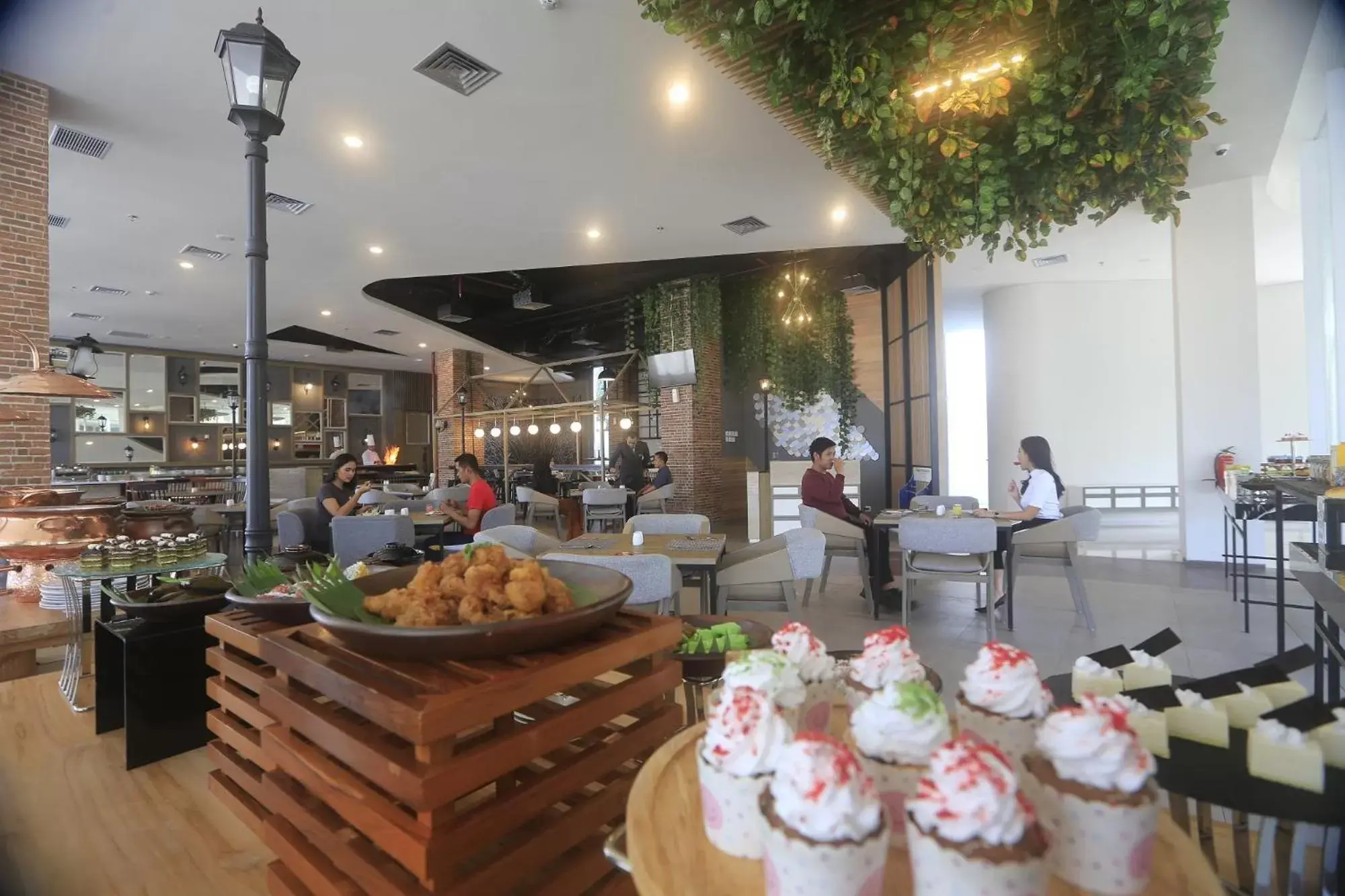 Restaurant/Places to Eat in Luminor Hotel Purwokerto By WH