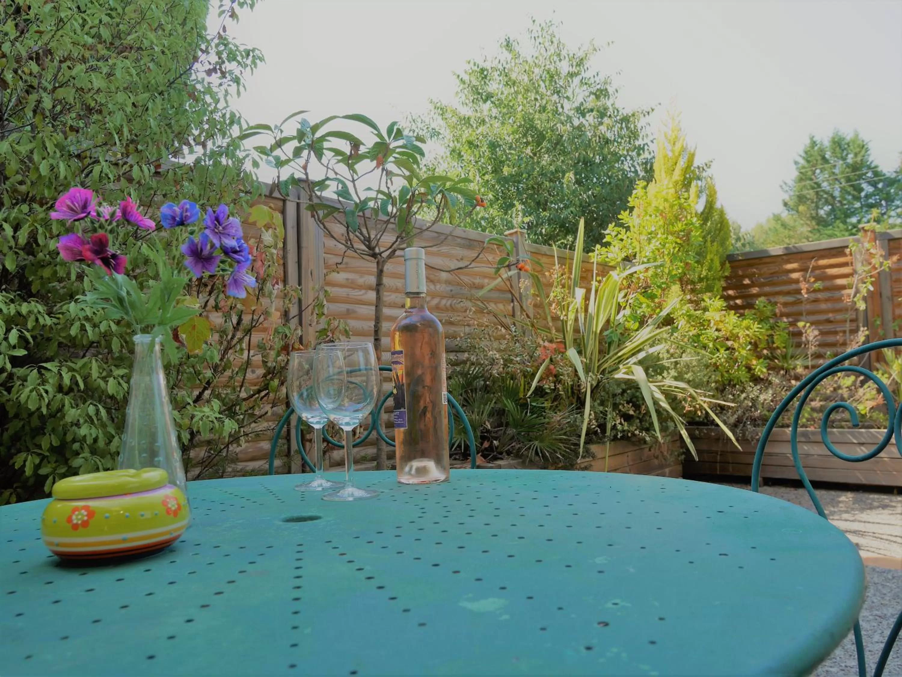 Patio in Le Mas des Oliviers