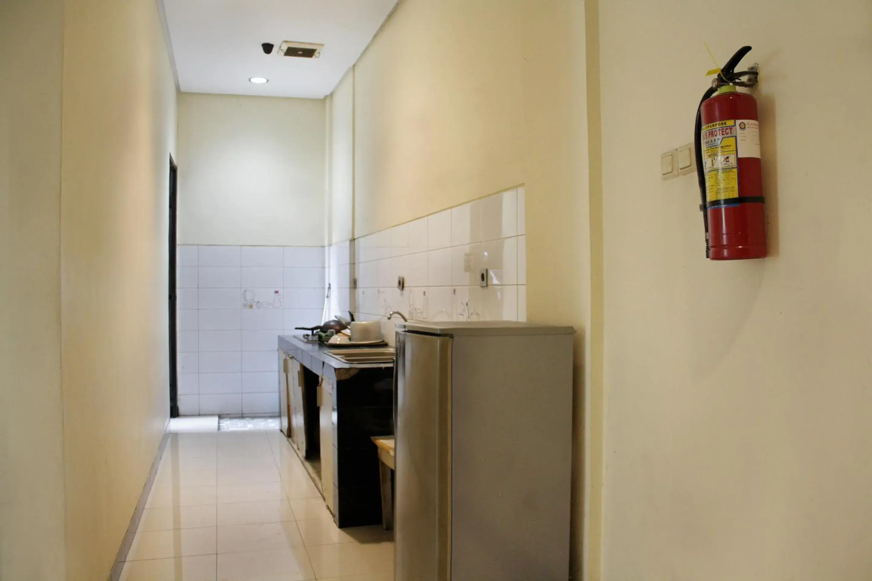 Lobby or reception, Kitchen/Kitchenette in OYO 148 Cempaka Place Homestay