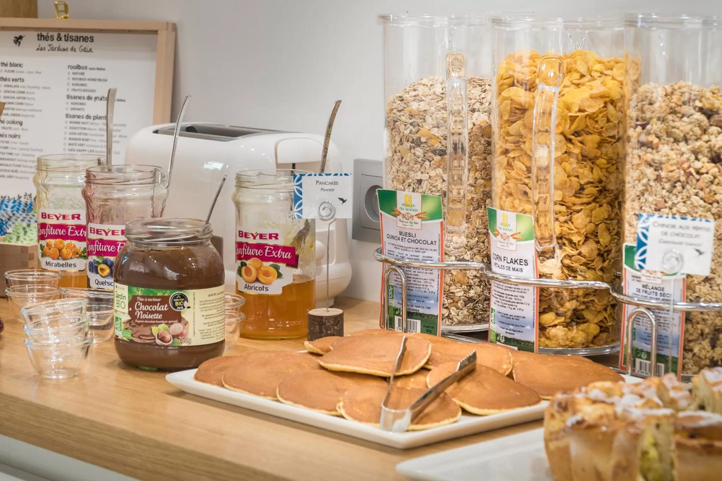 Buffet breakfast in Hôtel ORIGAMI