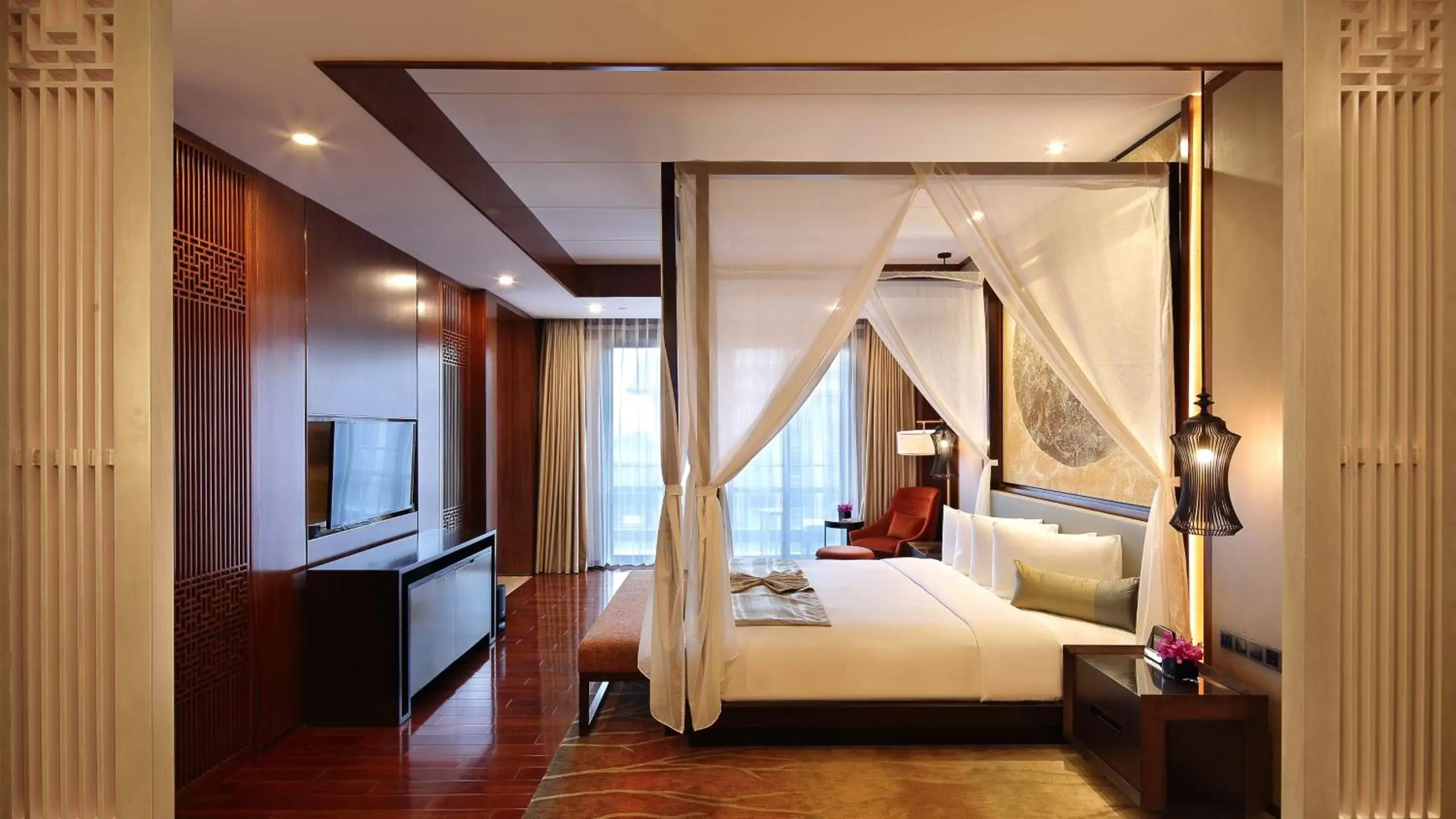 Bedroom, Bed in InterContinental Kunming, an IHG Hotel