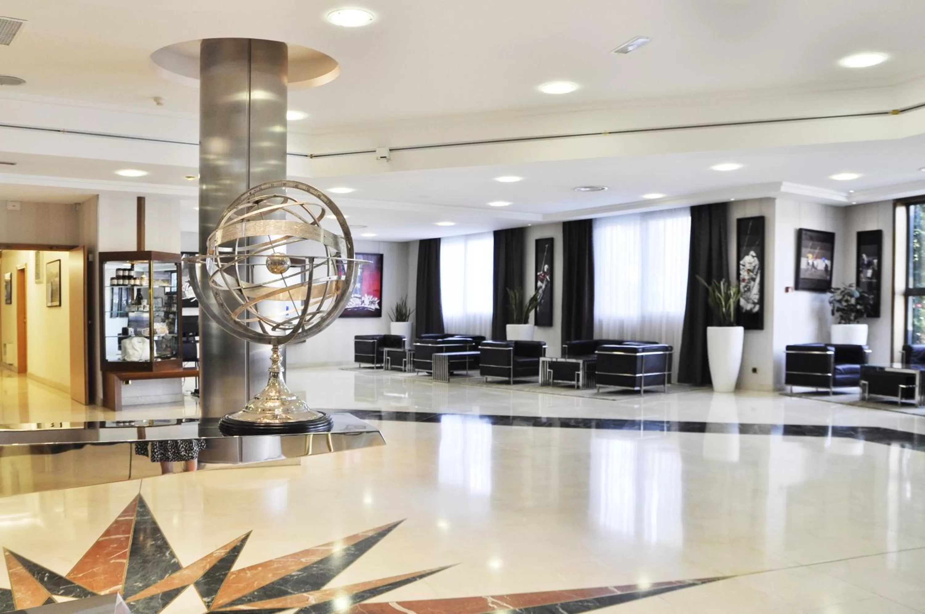 Lobby or reception in Westotel Nantes Atlantique