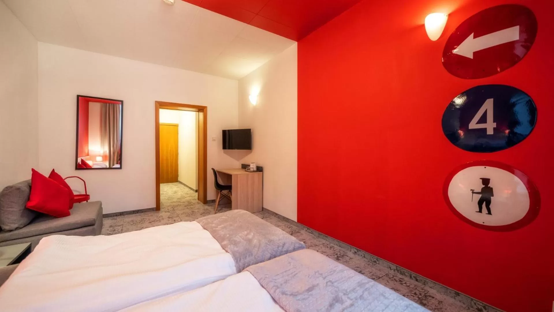 Photo of the whole room, Bed in Gronie Ski & Bike