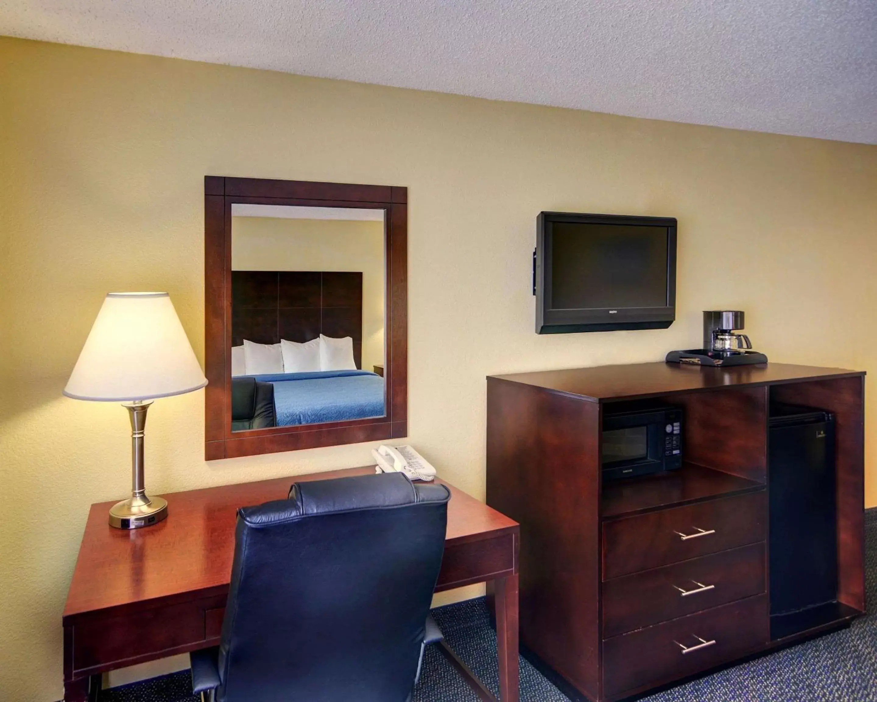 Photo of the whole room, TV/Entertainment Center in Quality Inn & Suites Grand Prairie